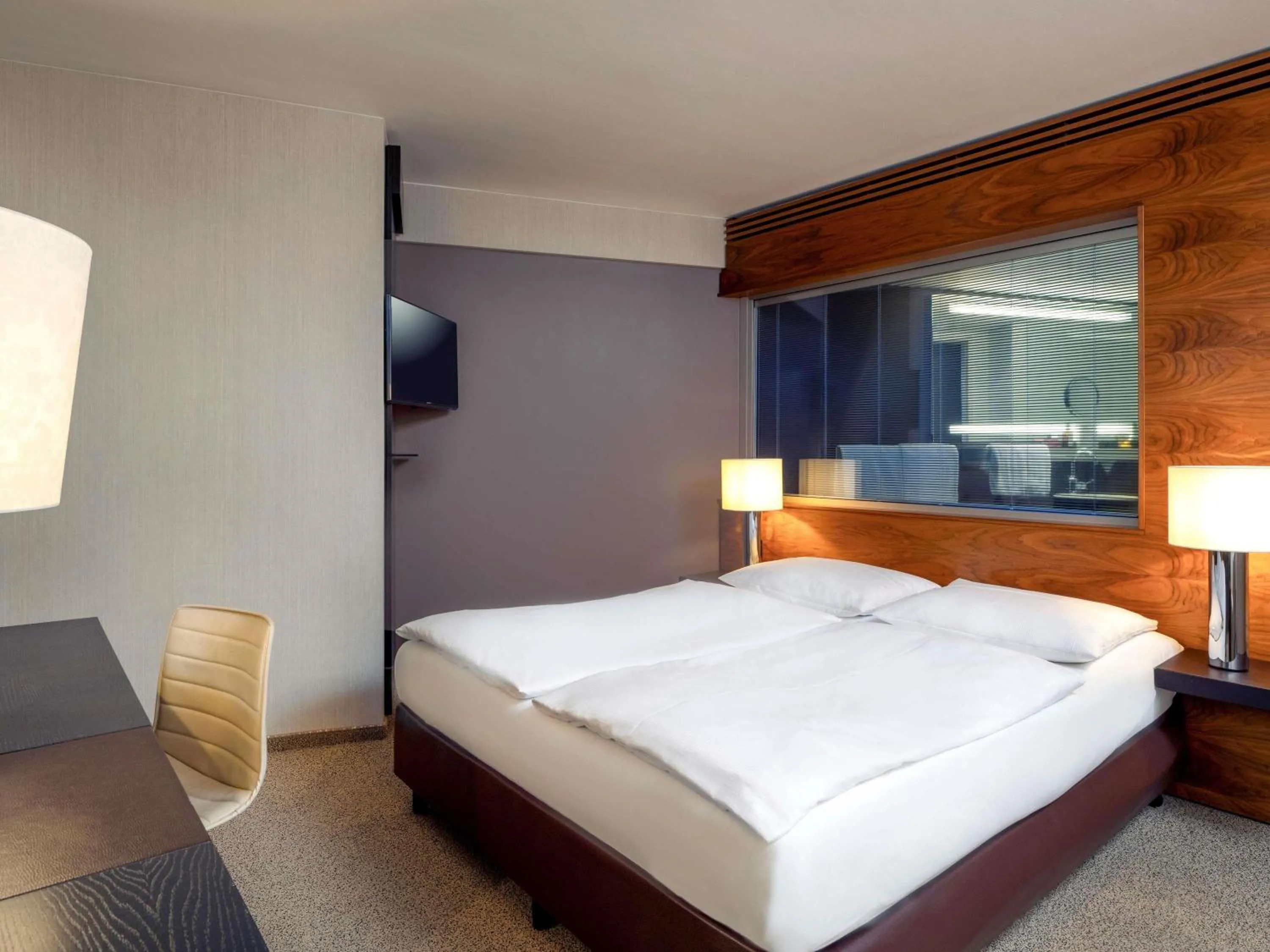 Bedroom, Bed in MÖVENPICK Hotel Hamburg City