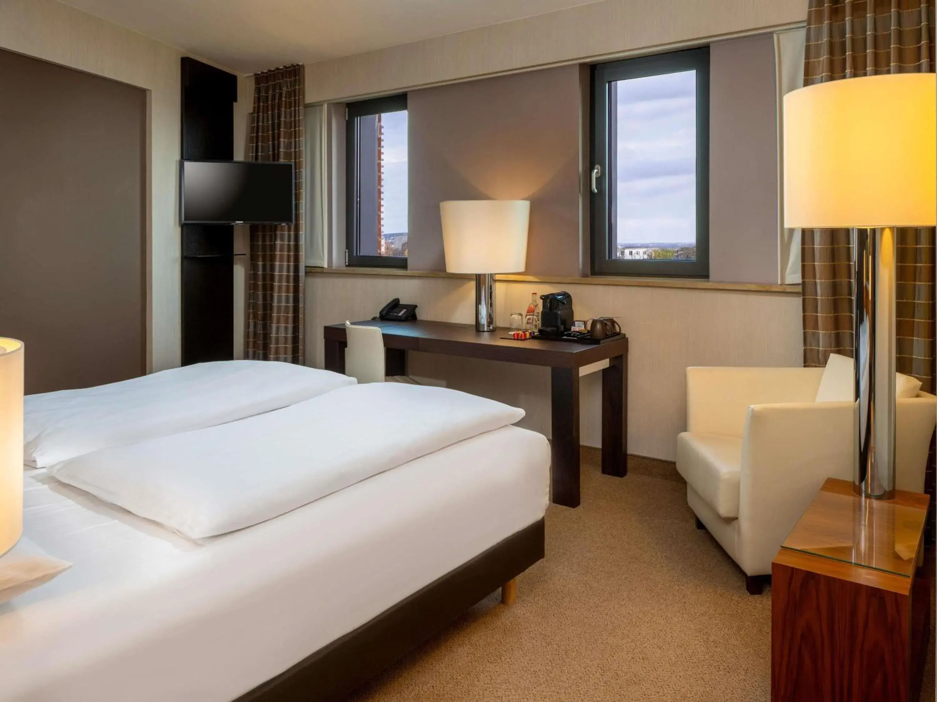 Superior King Room - single occupancy in MÖVENPICK Hotel Hamburg City Superior King Room - single occupancy in MÖVENPICK Hotel Hamburg City