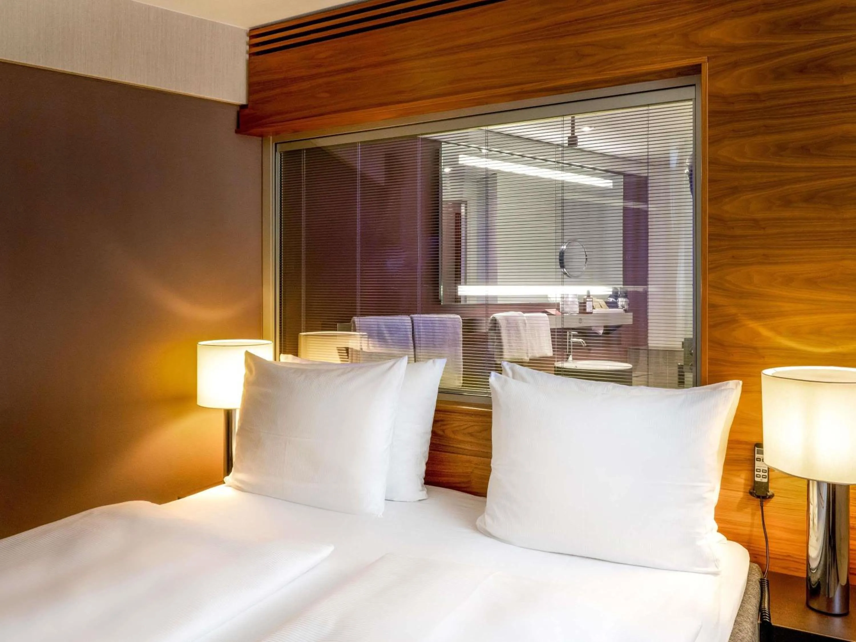 Bedroom, Bed in MÖVENPICK Hotel Hamburg City