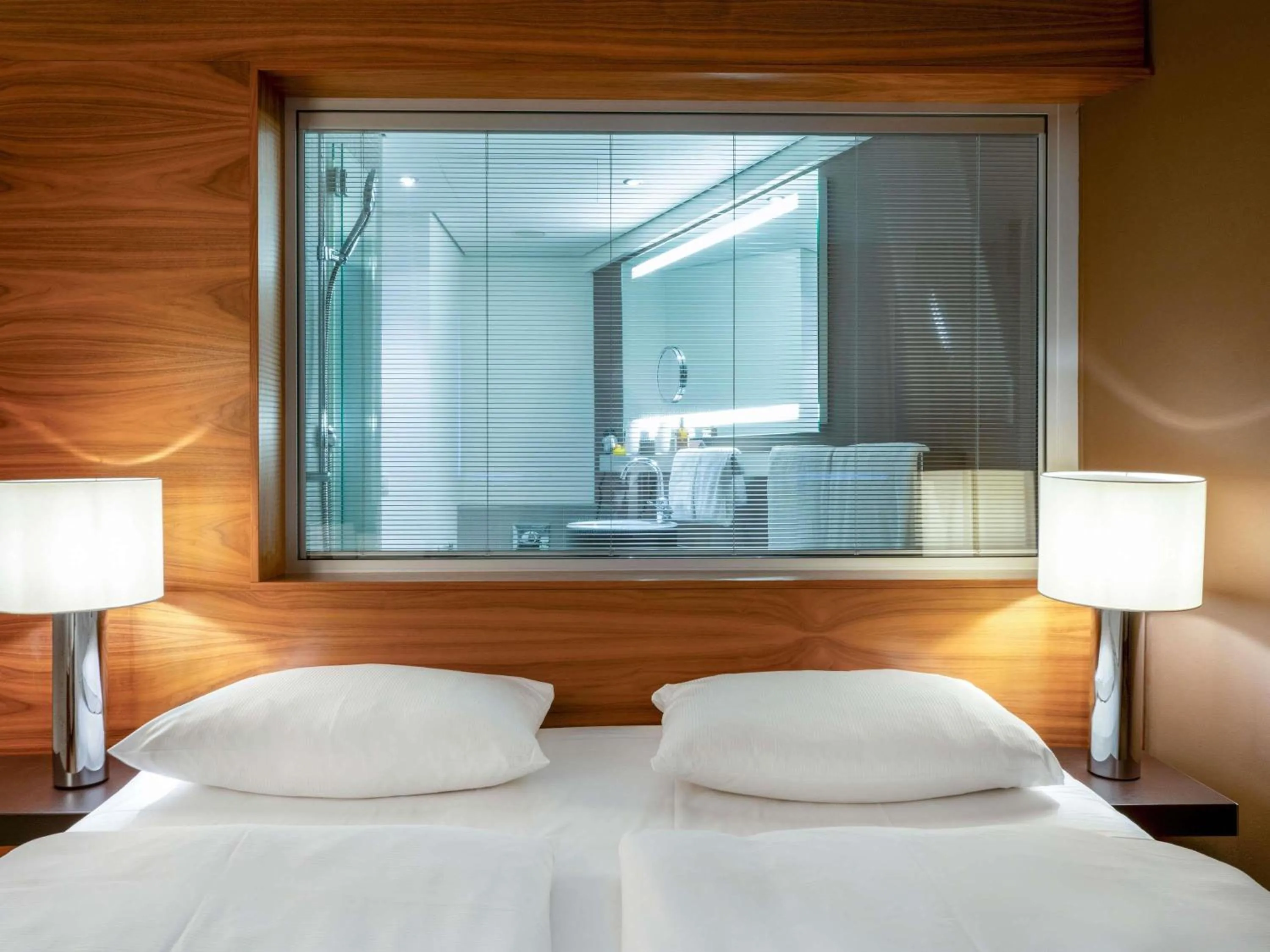 Bedroom, Bed in MÖVENPICK Hotel Hamburg City