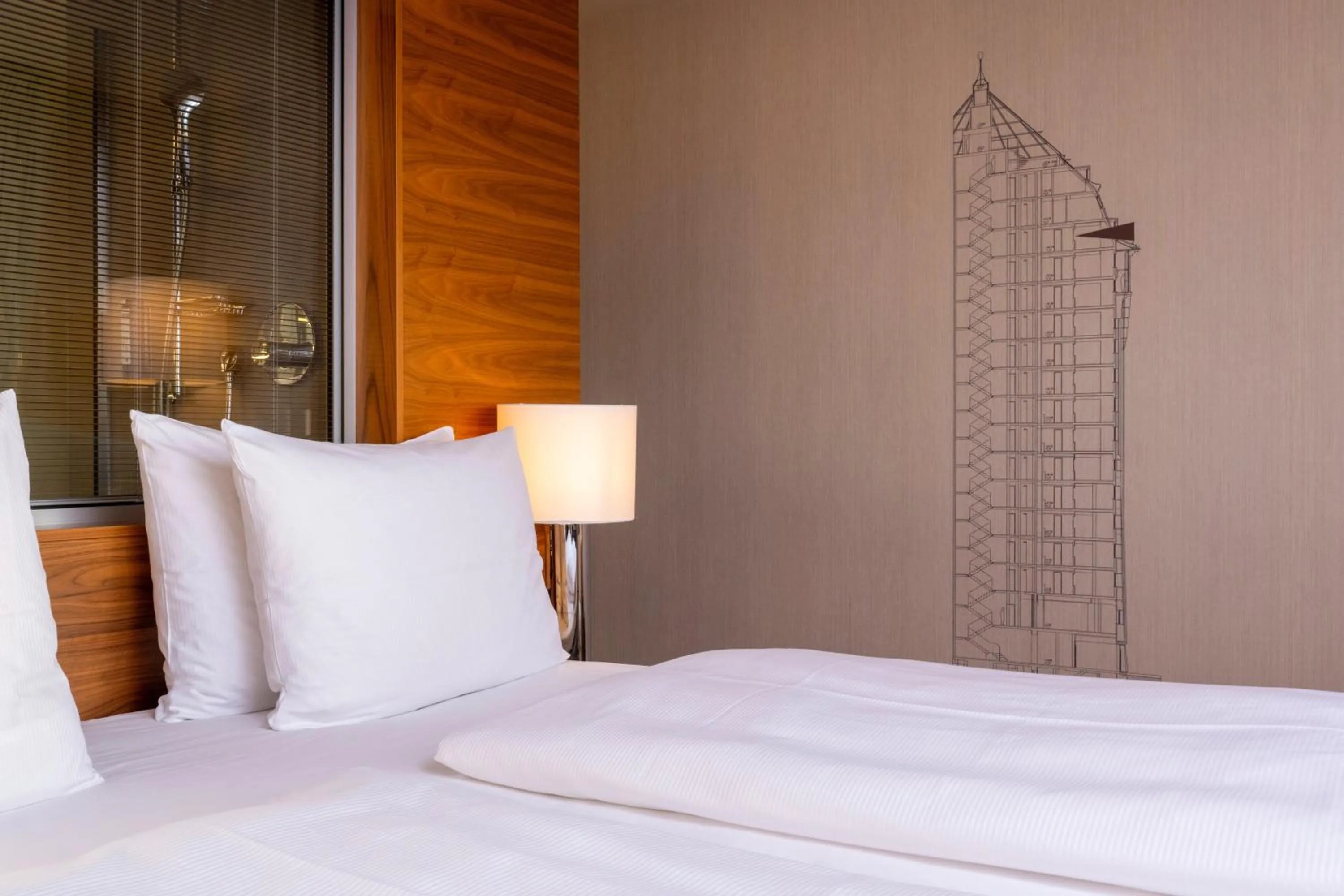 Bed in MÖVENPICK Hotel Hamburg City