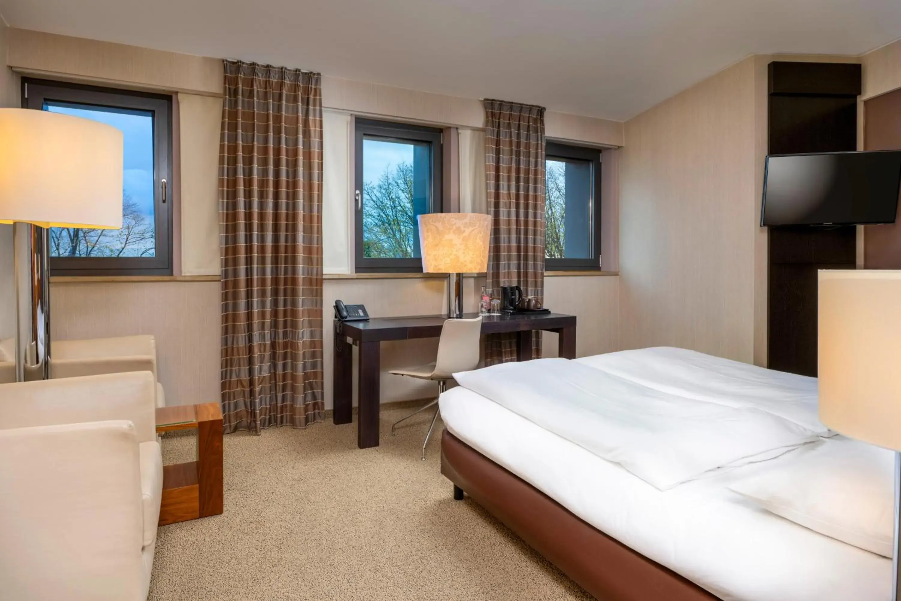 Classic Queen Room in Mövenpick Hotel Hamburg Classic Queen Room in Mövenpick Hotel Hamburg