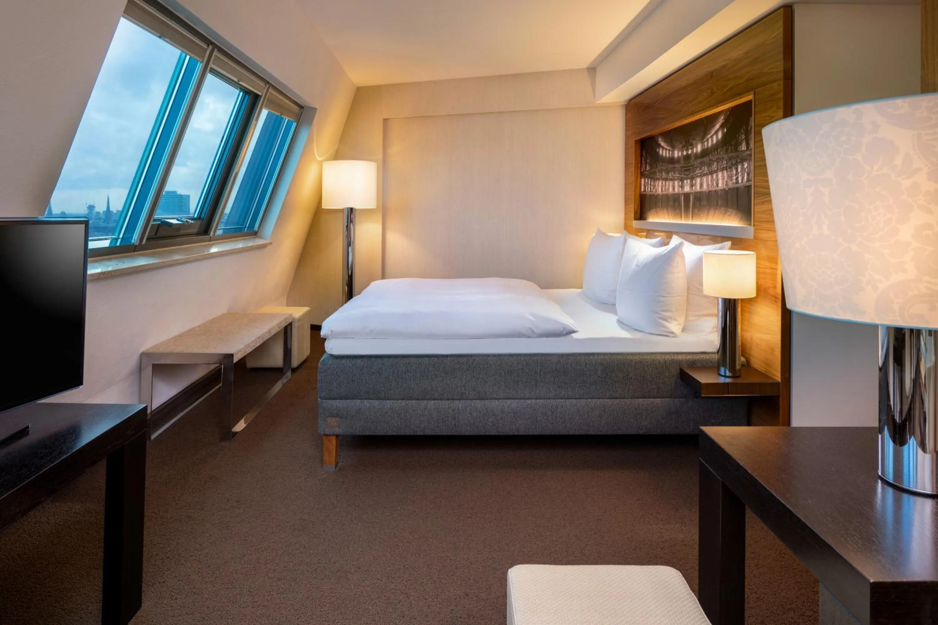 TV and multimedia, Bed in MÖVENPICK Hotel Hamburg City