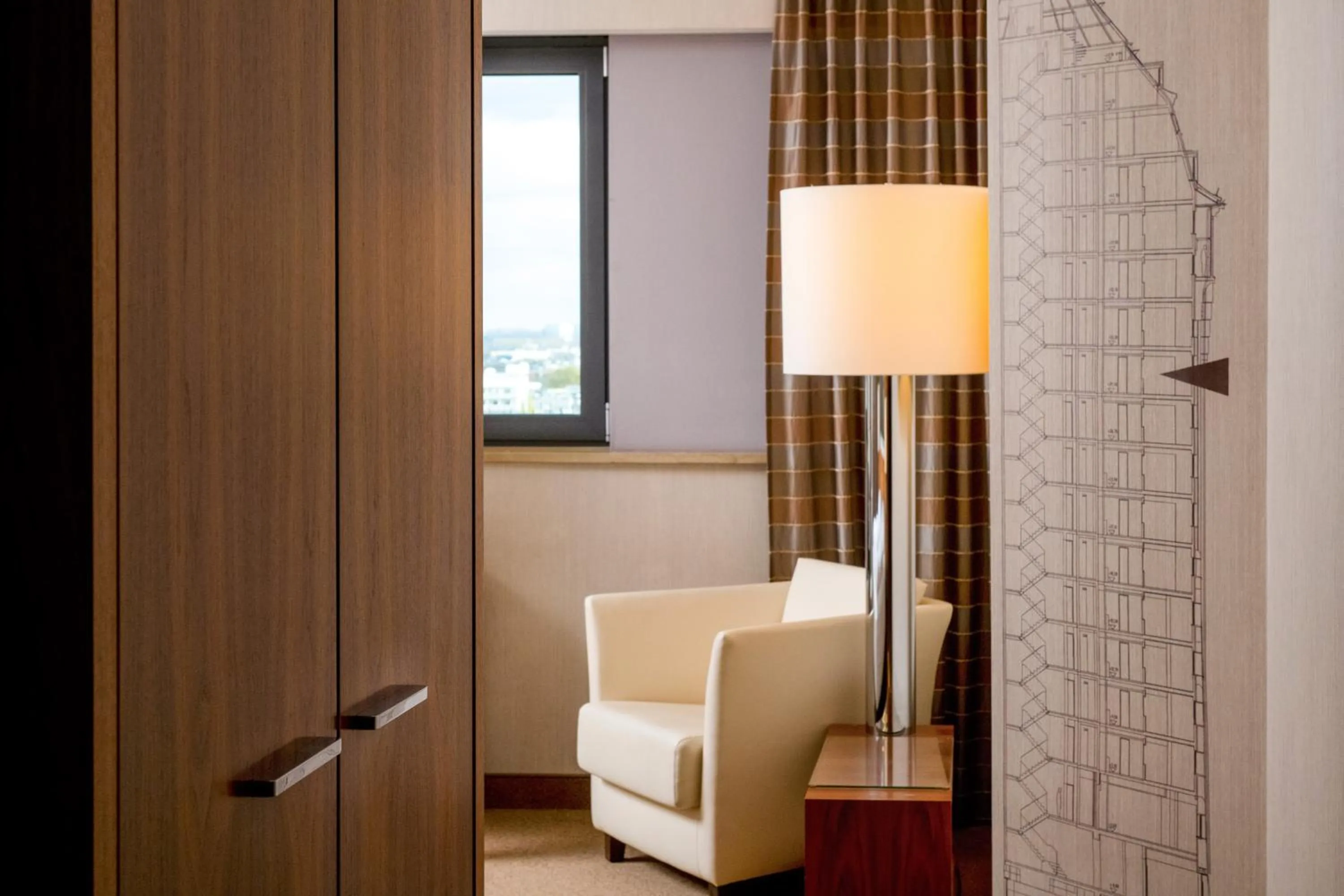 Seating area in MÖVENPICK Hotel Hamburg City