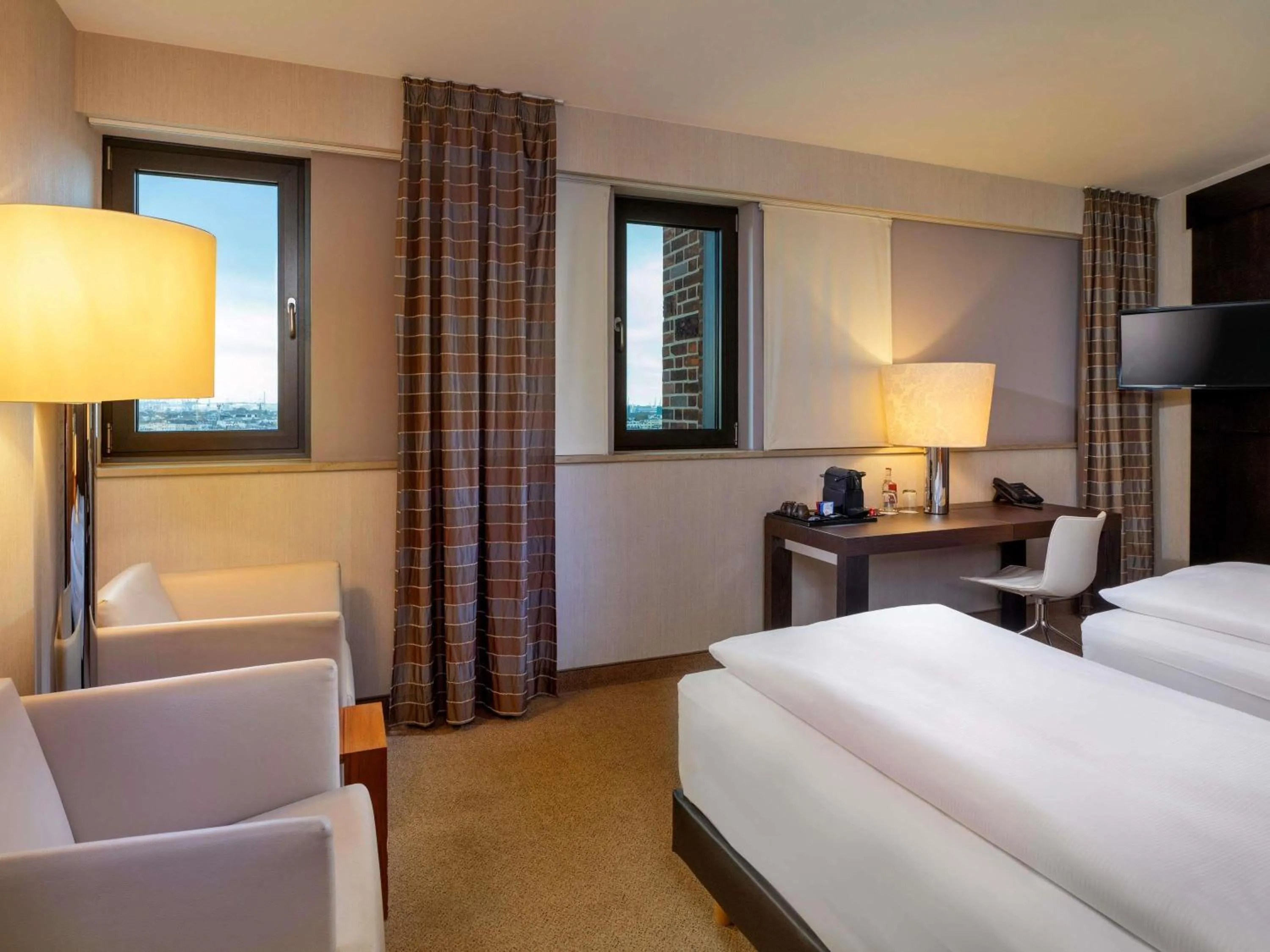 Bedroom, Bed in MÖVENPICK Hotel Hamburg City