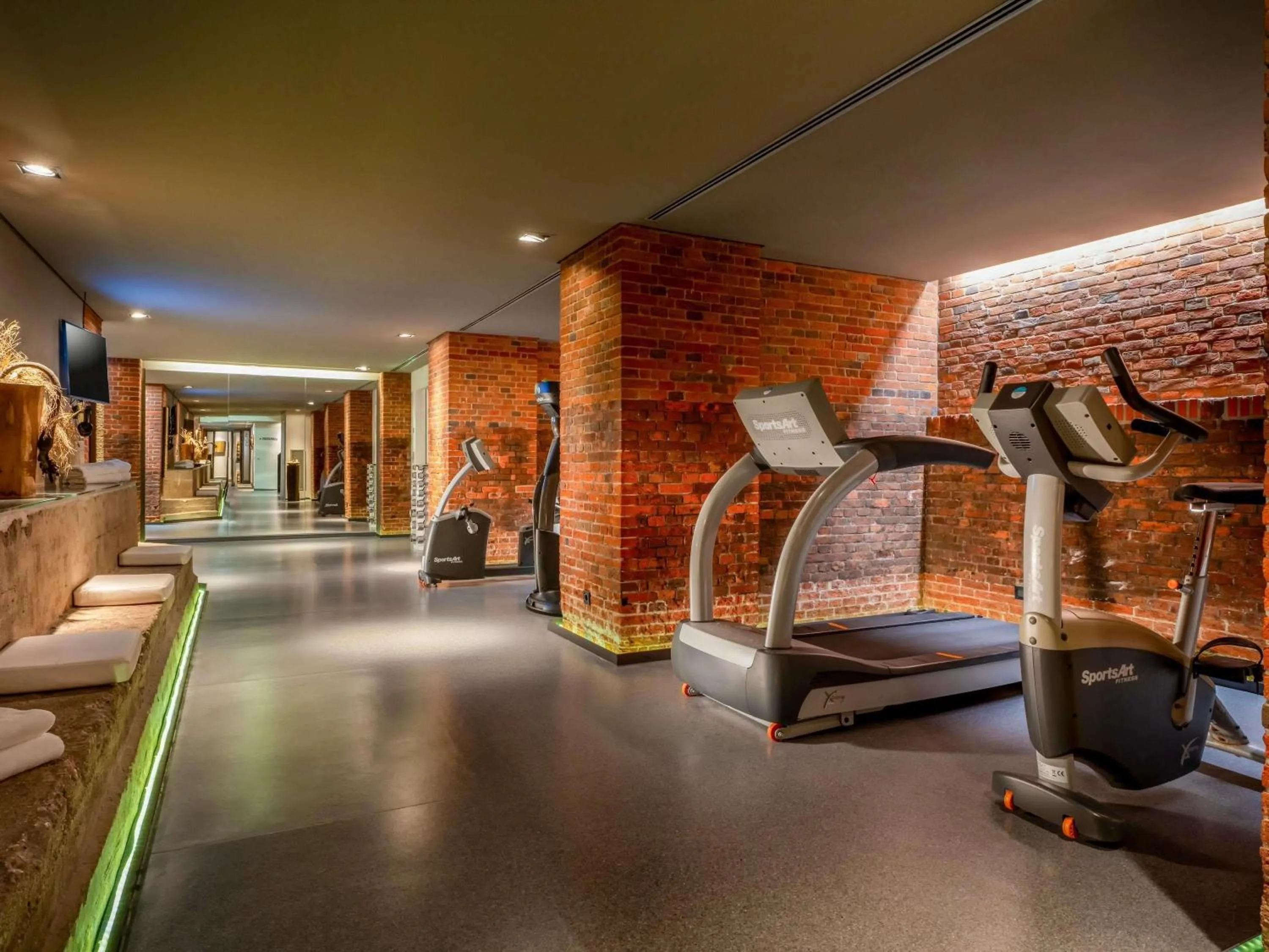 Fitness centre/facilities in MÖVENPICK Hotel Hamburg City