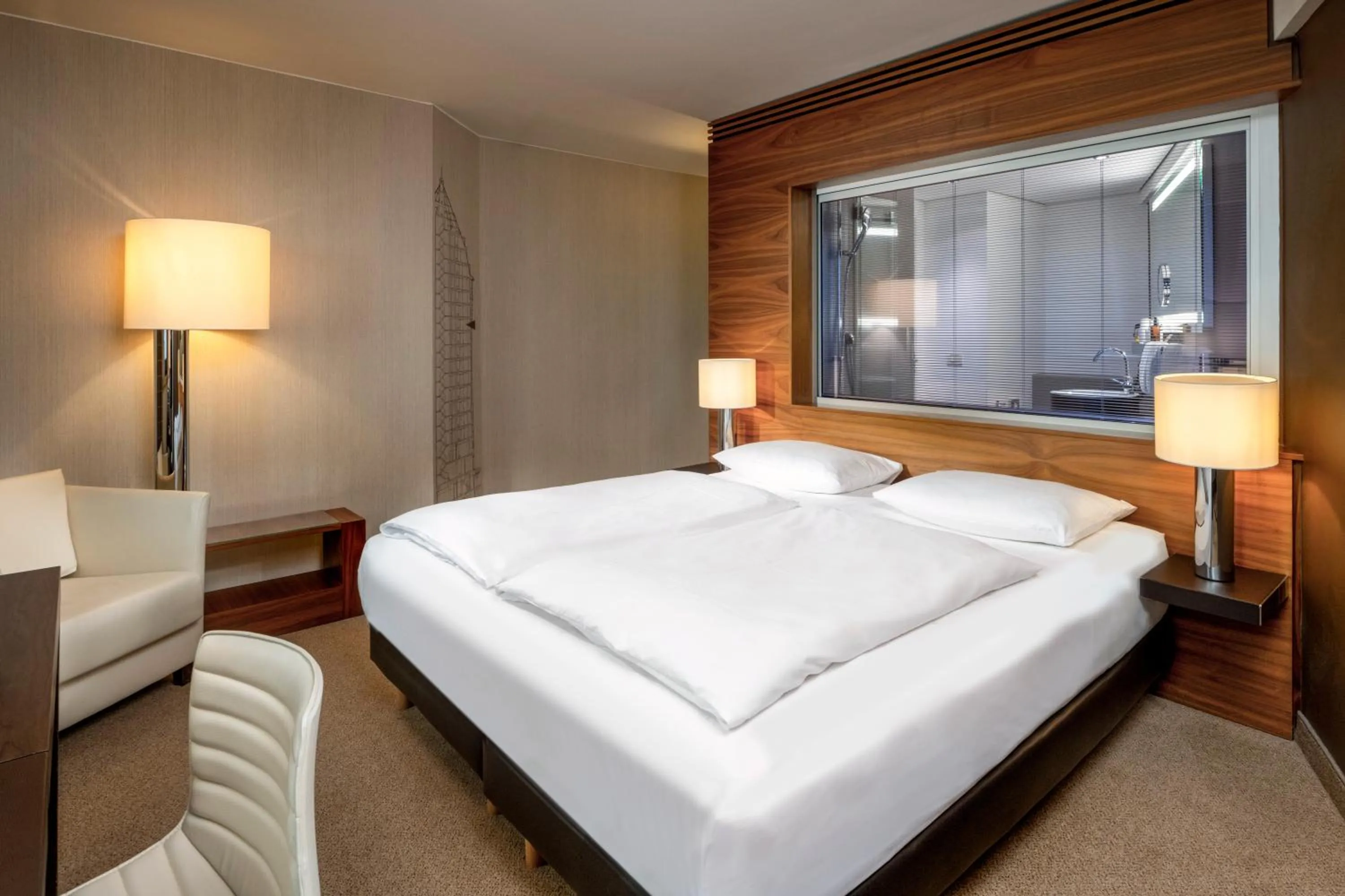 Photo of the whole room, Bed in MÖVENPICK Hotel Hamburg City