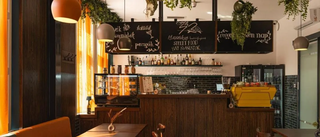 Restaurant/places to eat in Room42 - Suites & Apartments