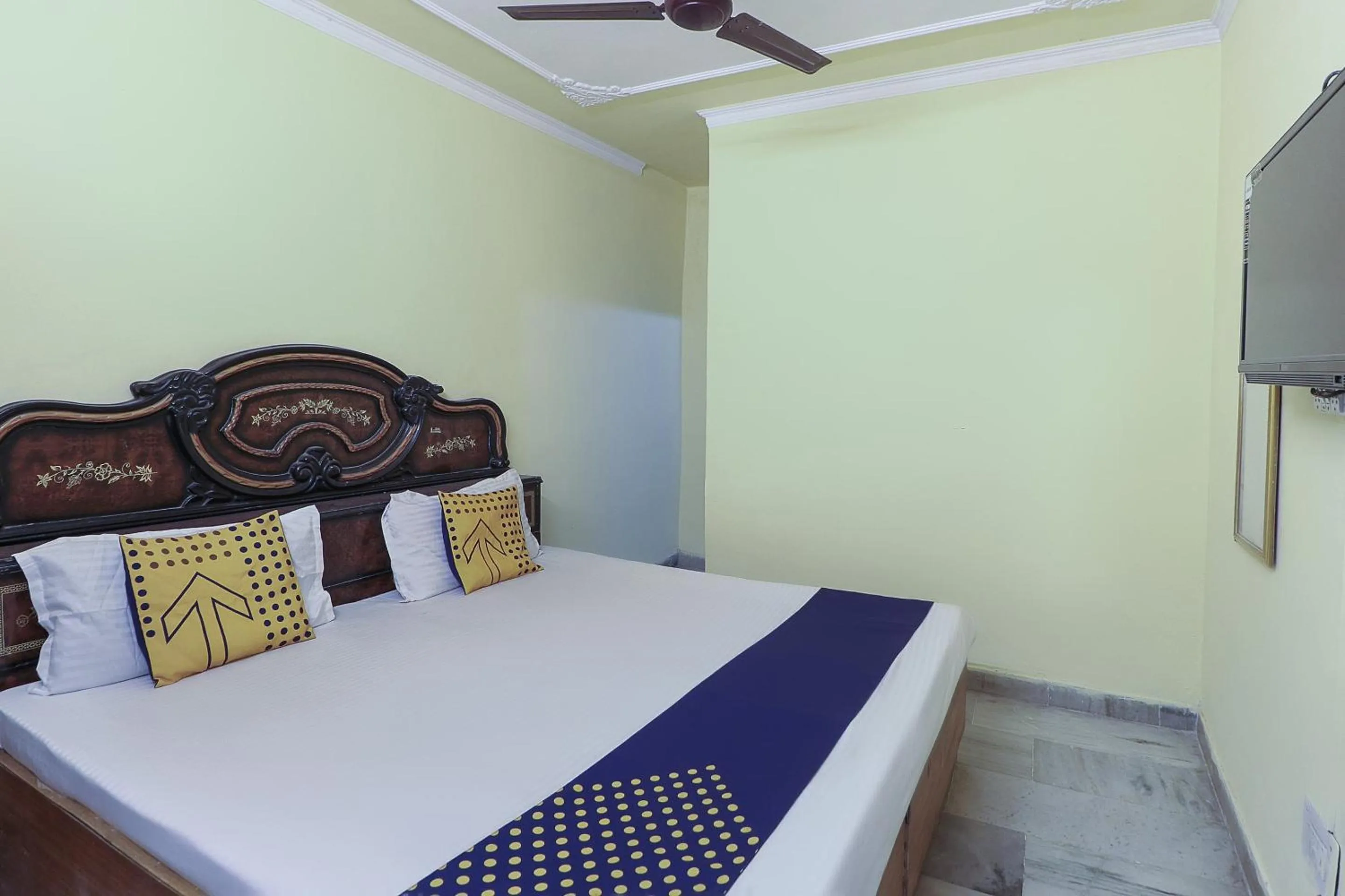 Bedroom in Hotel Star Inn