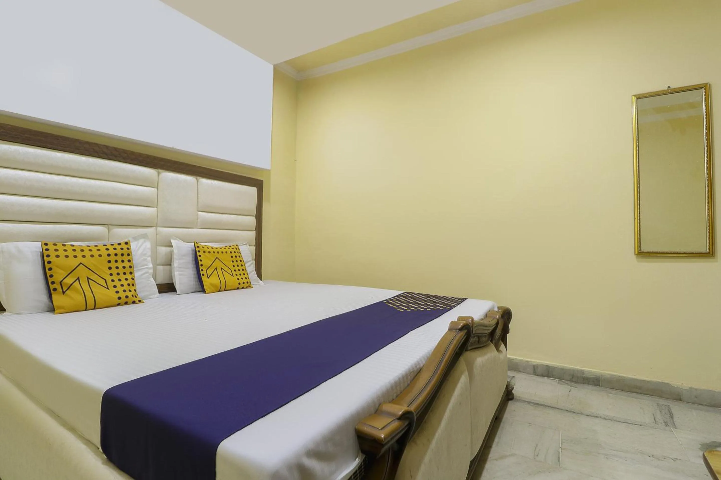 Facade/entrance, Bed in Hotel Star Inn