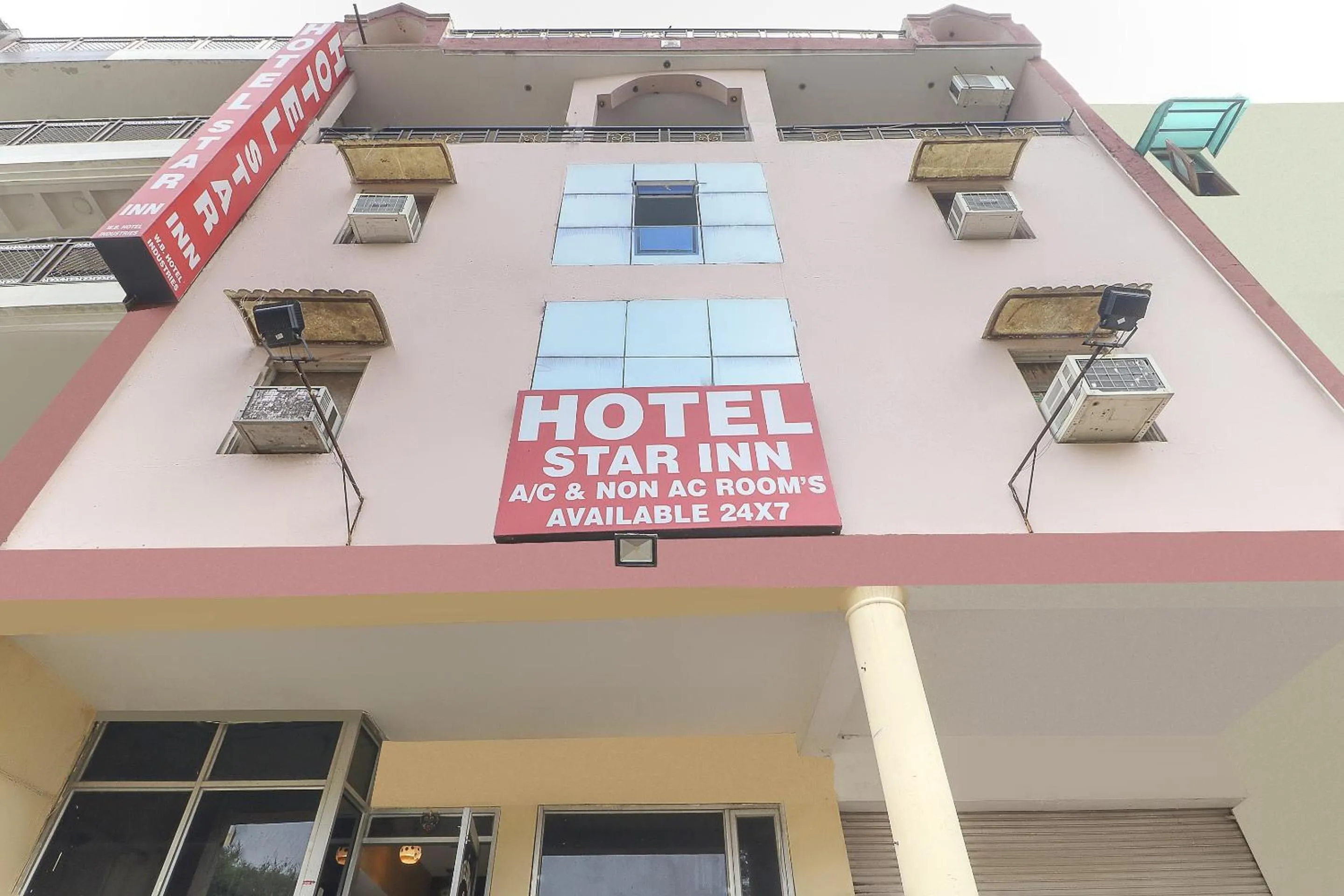 Facade/entrance in Hotel Star Inn