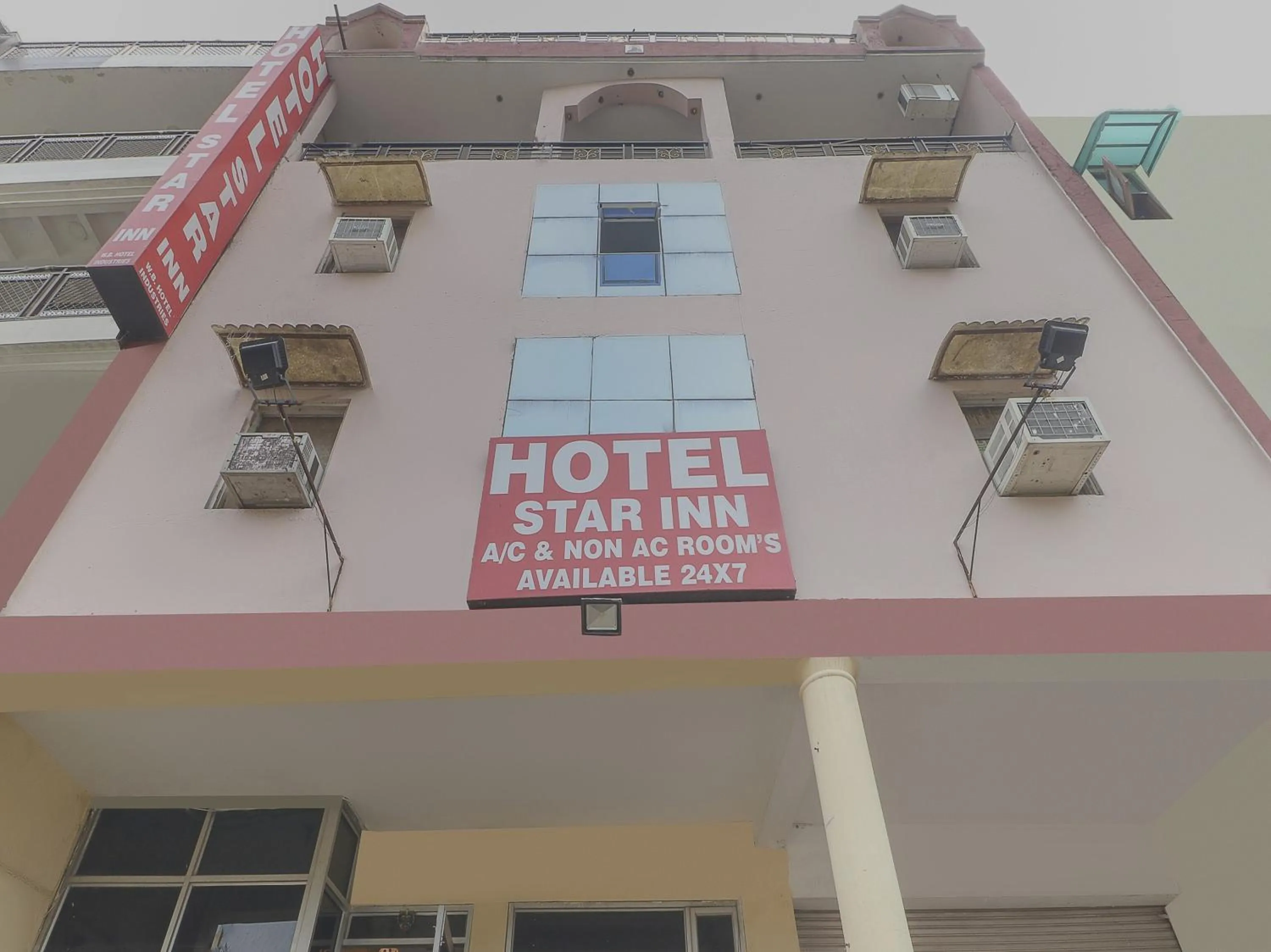 Facade/entrance in Hotel Star Inn