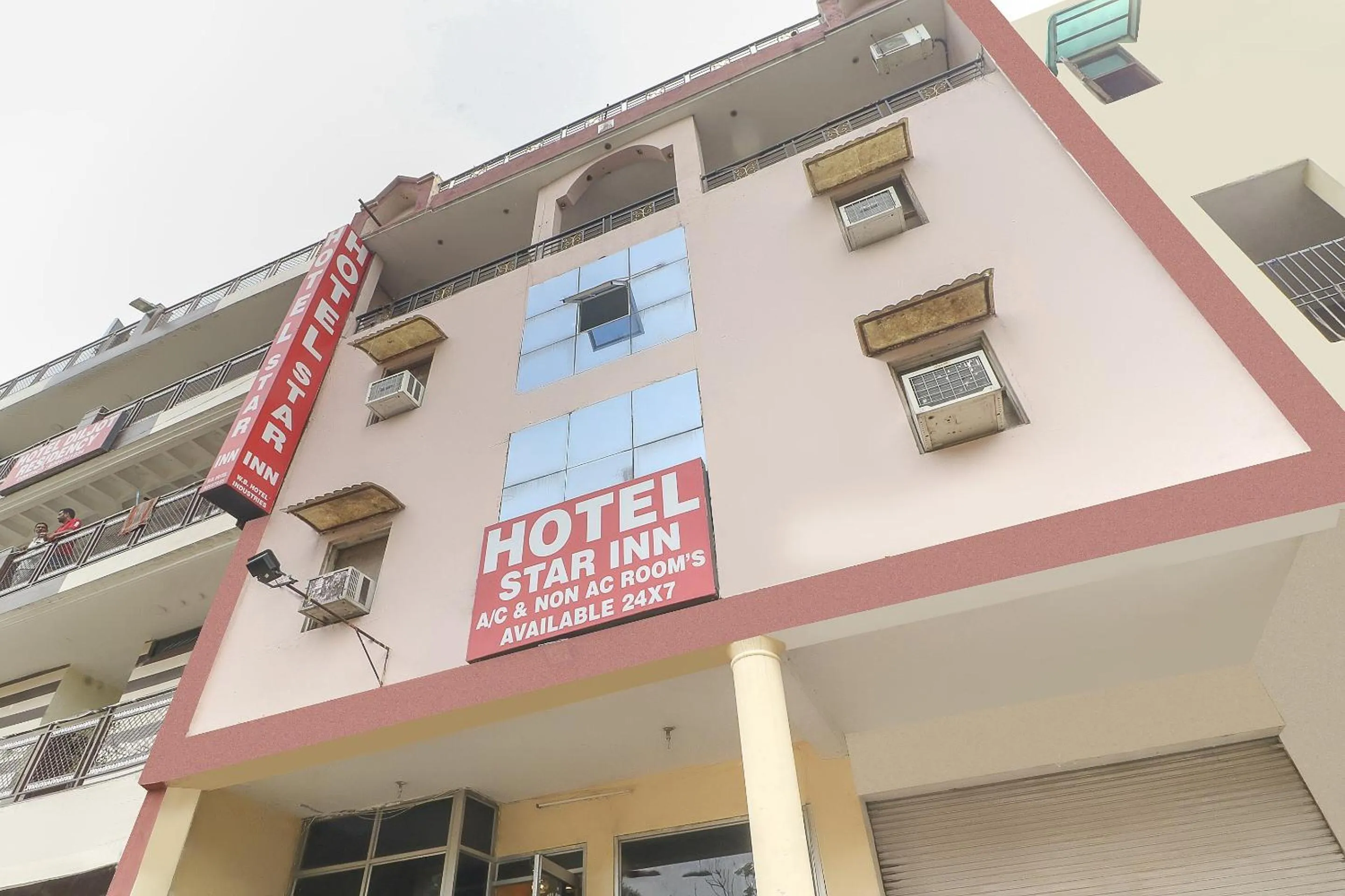 Facade/entrance in Hotel Star Inn