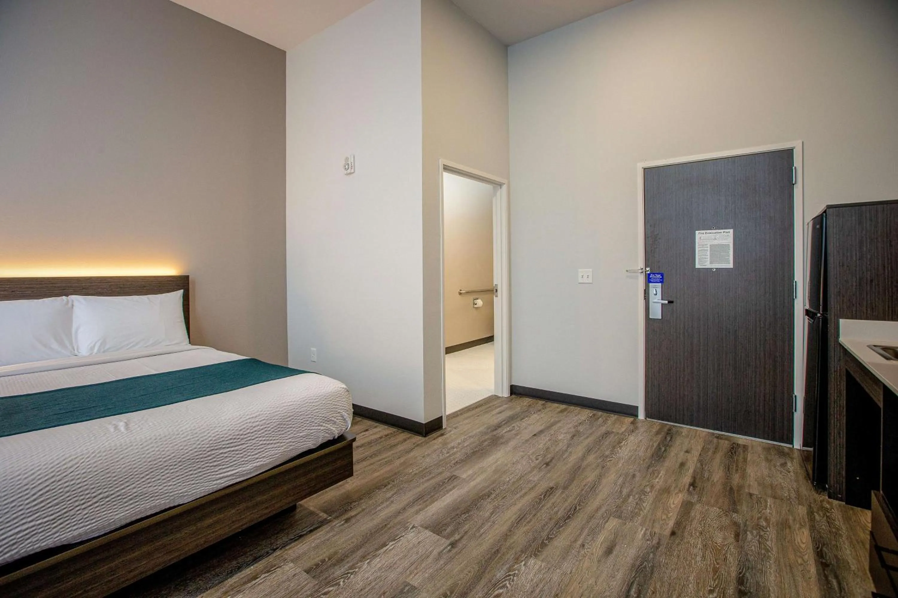 Photo of the whole room, Bed in Motel 6 North Platte, NE - East