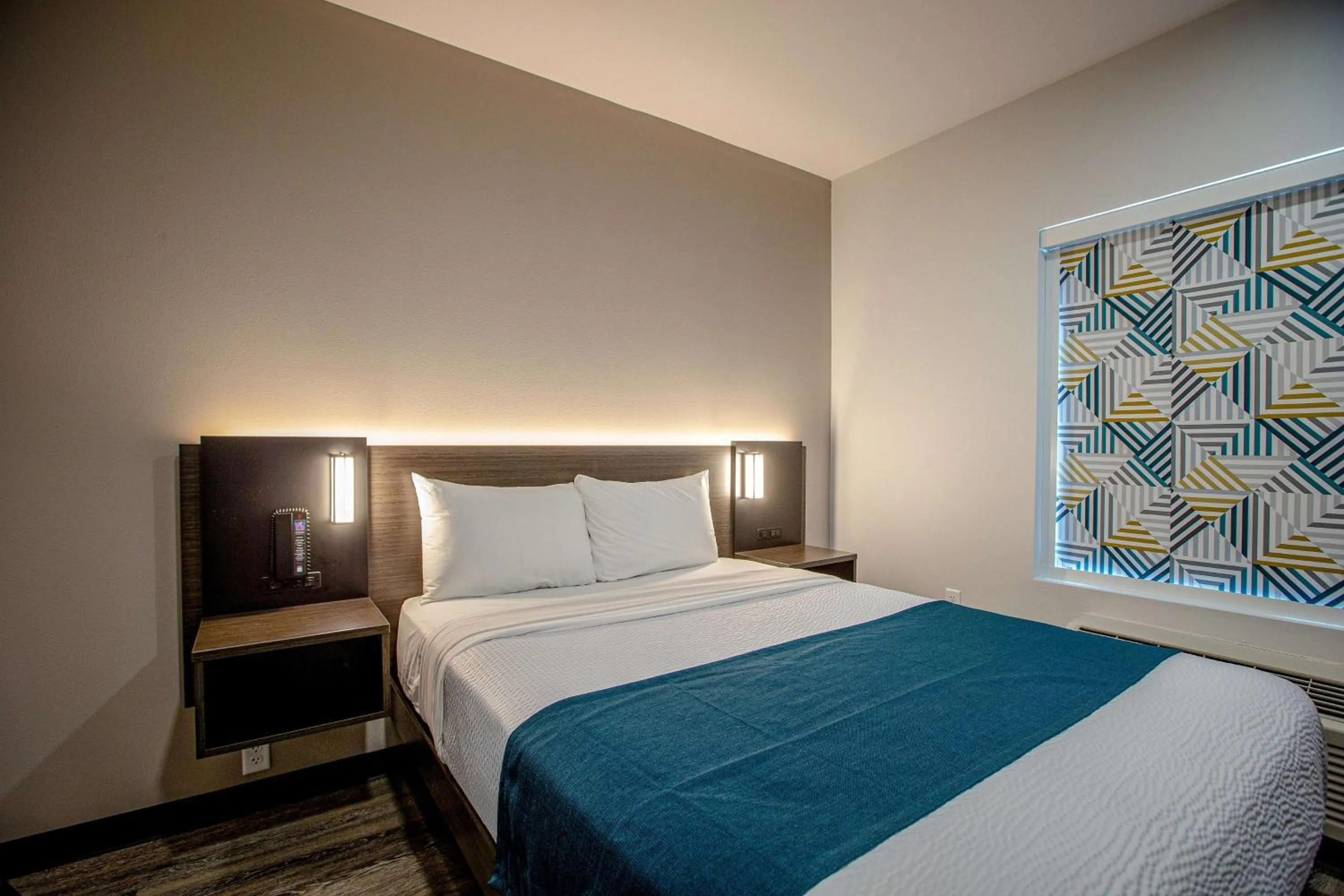 Photo of the whole room, Bed in Motel 6 North Platte, NE - East