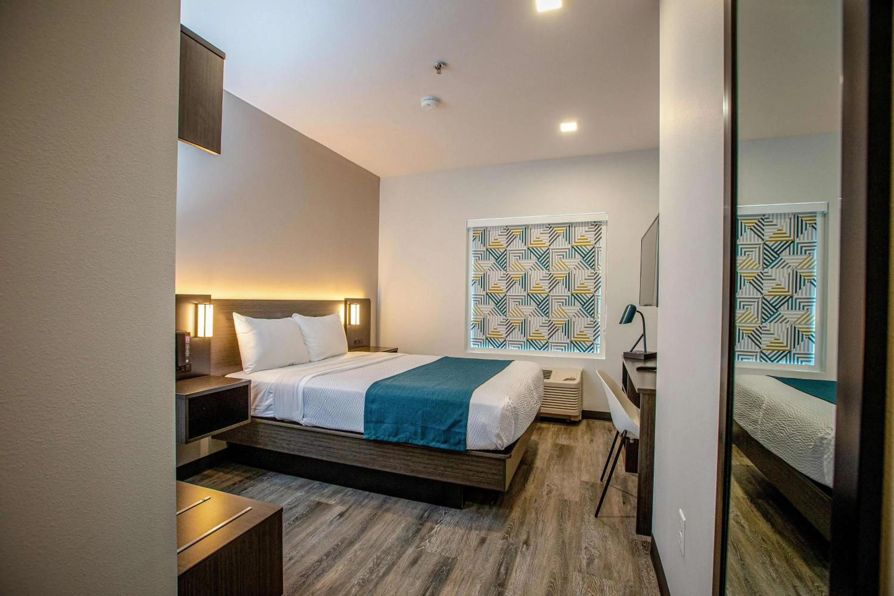 Photo of the whole room, Bed in Motel 6 North Platte, NE - East