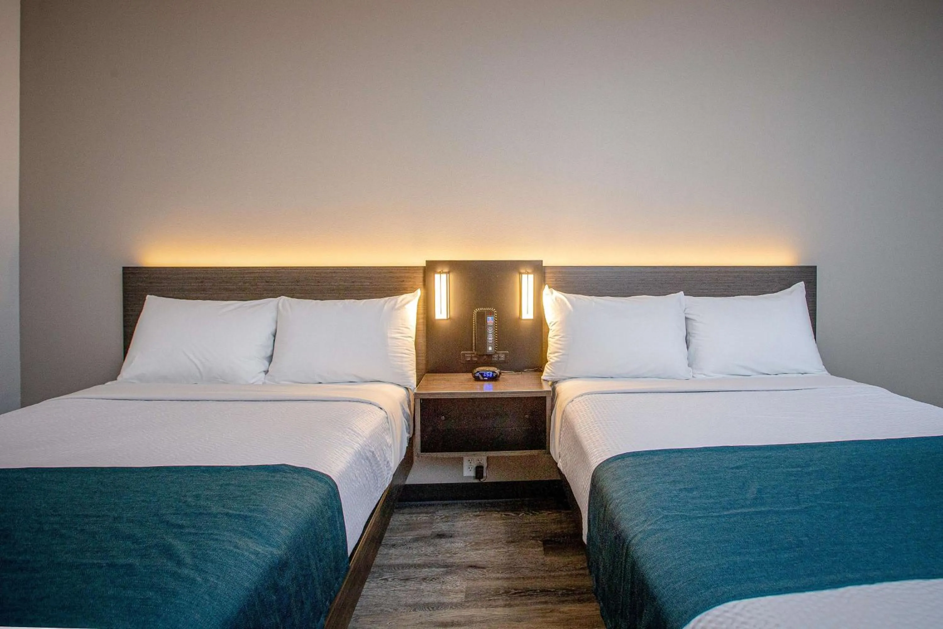 Photo of the whole room, Bed in Motel 6 North Platte, NE - East