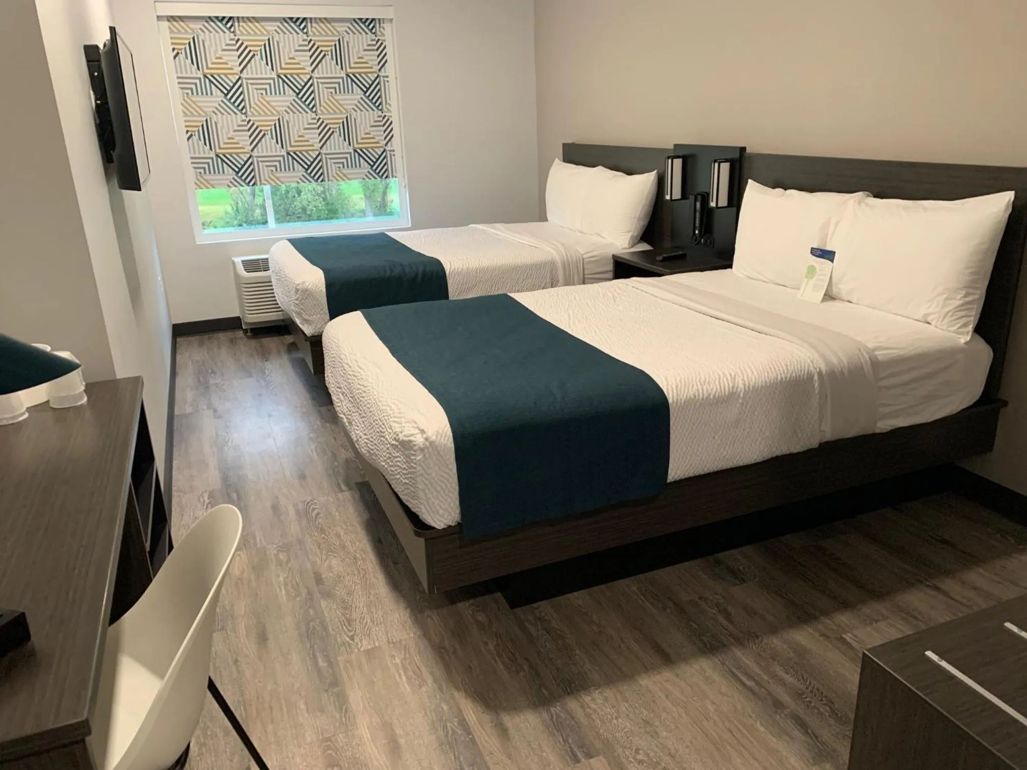 Bed in Motel 6 North Platte, NE - East