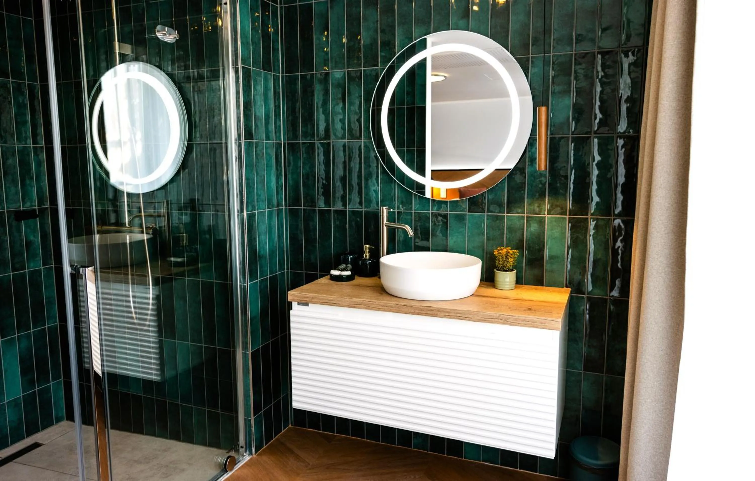 Shower in Botel Marina