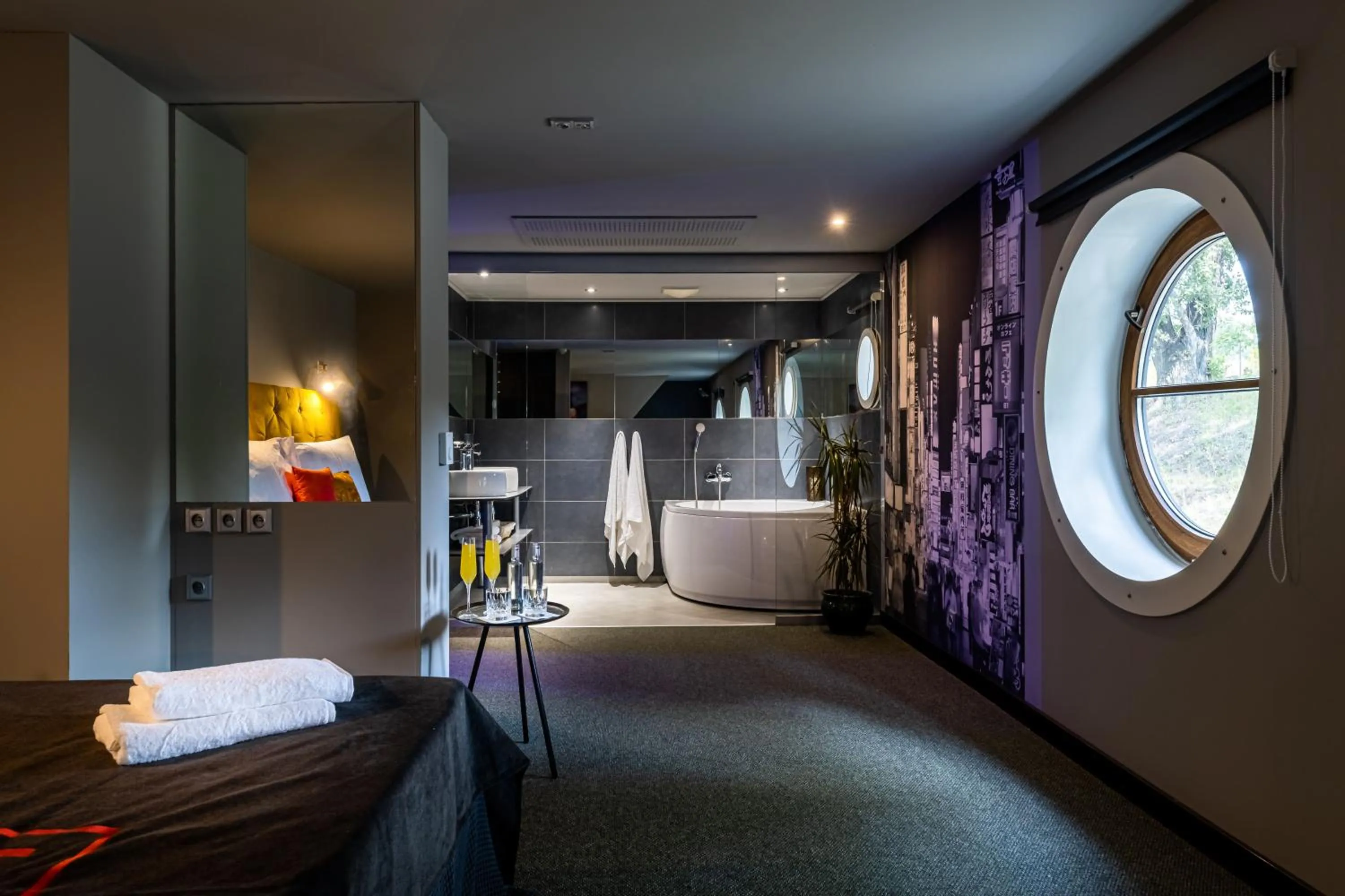 Bathroom, Bed in Botel Marina