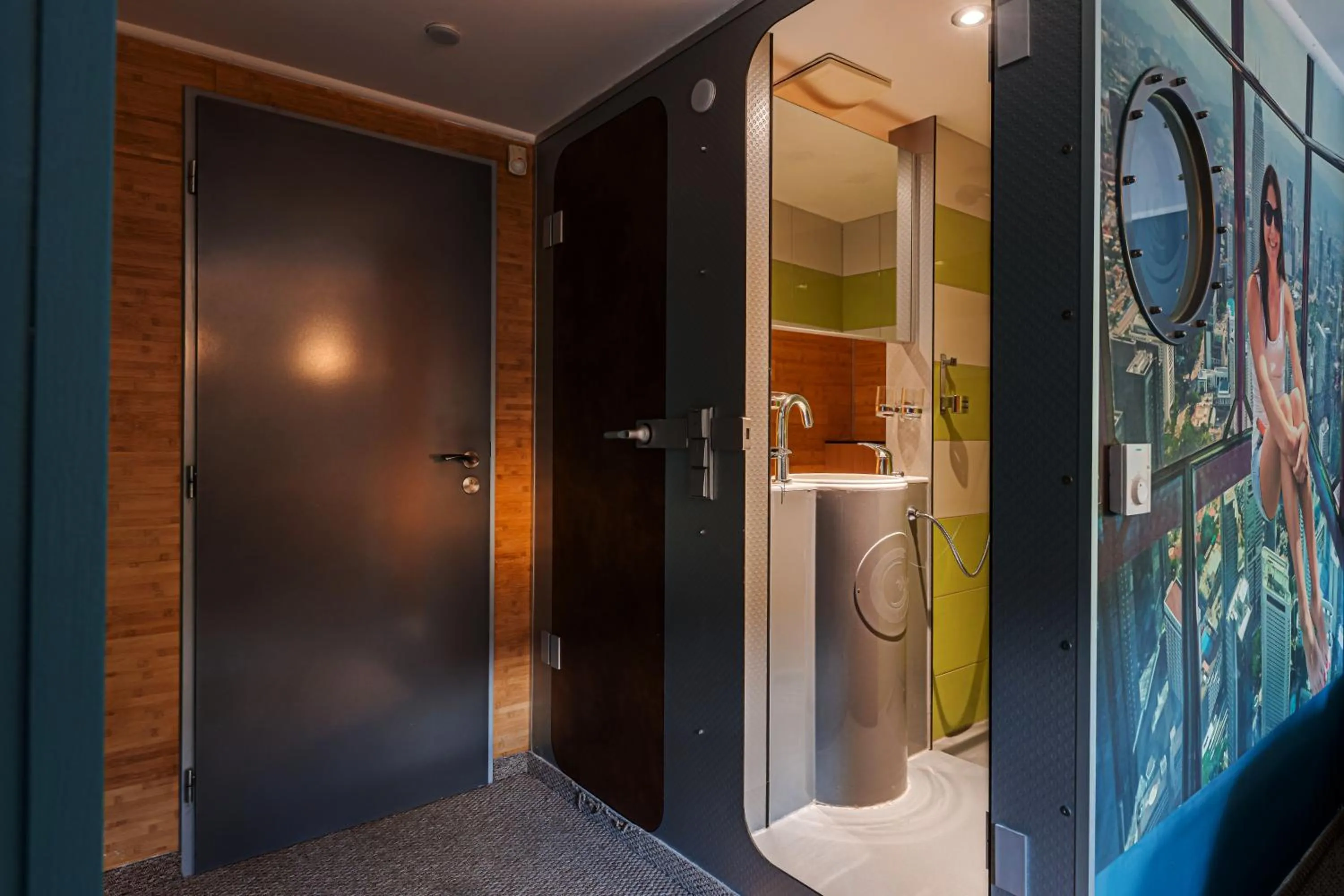 Shower in Botel Marina