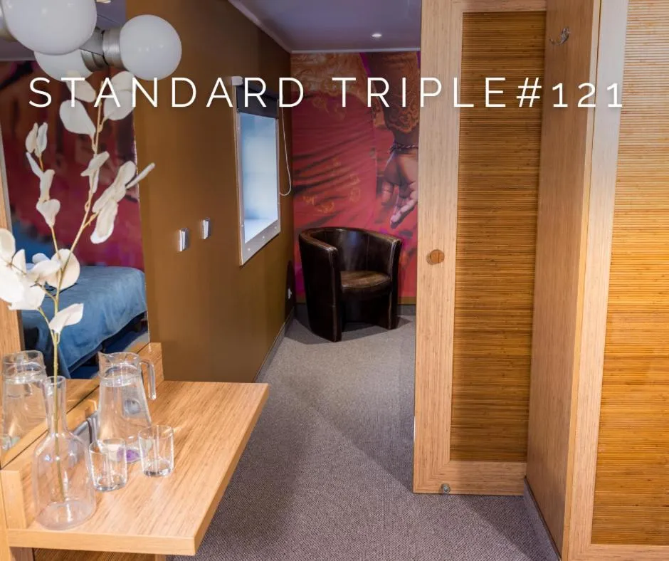 Area and facilities in Botel Marina