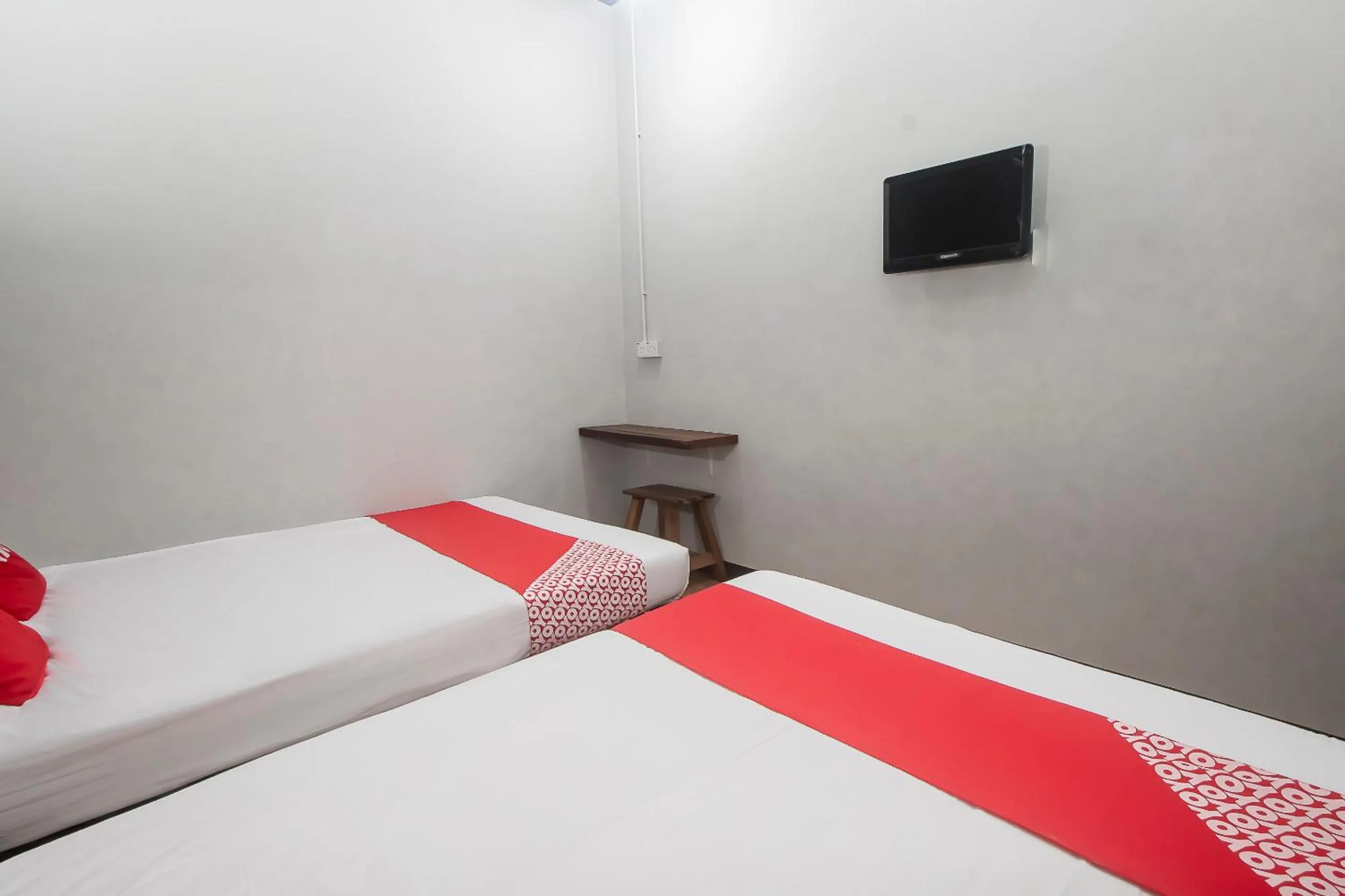 Bedroom, Bed in Hotel O Hi Inn 3