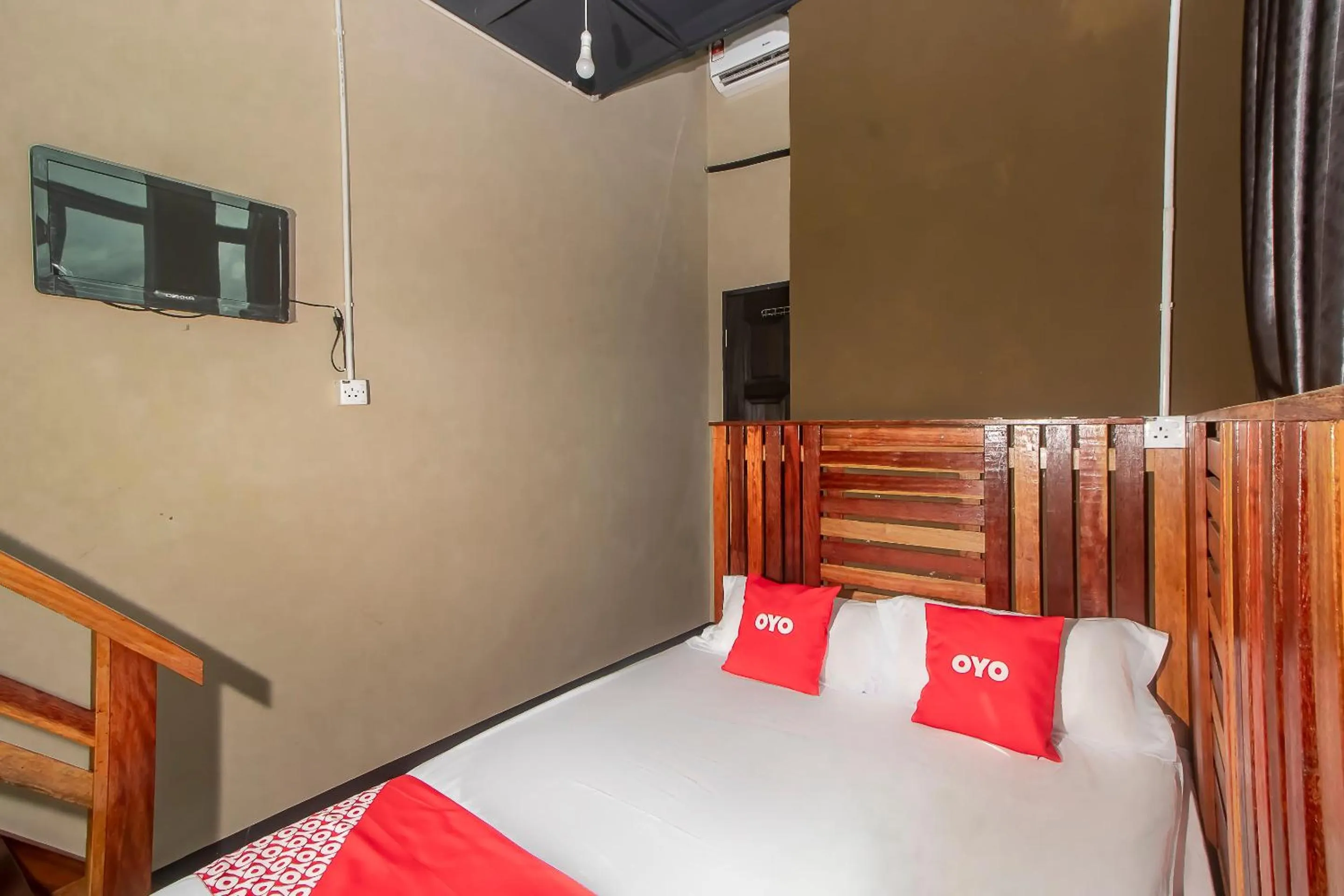 Bedroom, Bed in Hotel O Hi Inn 3