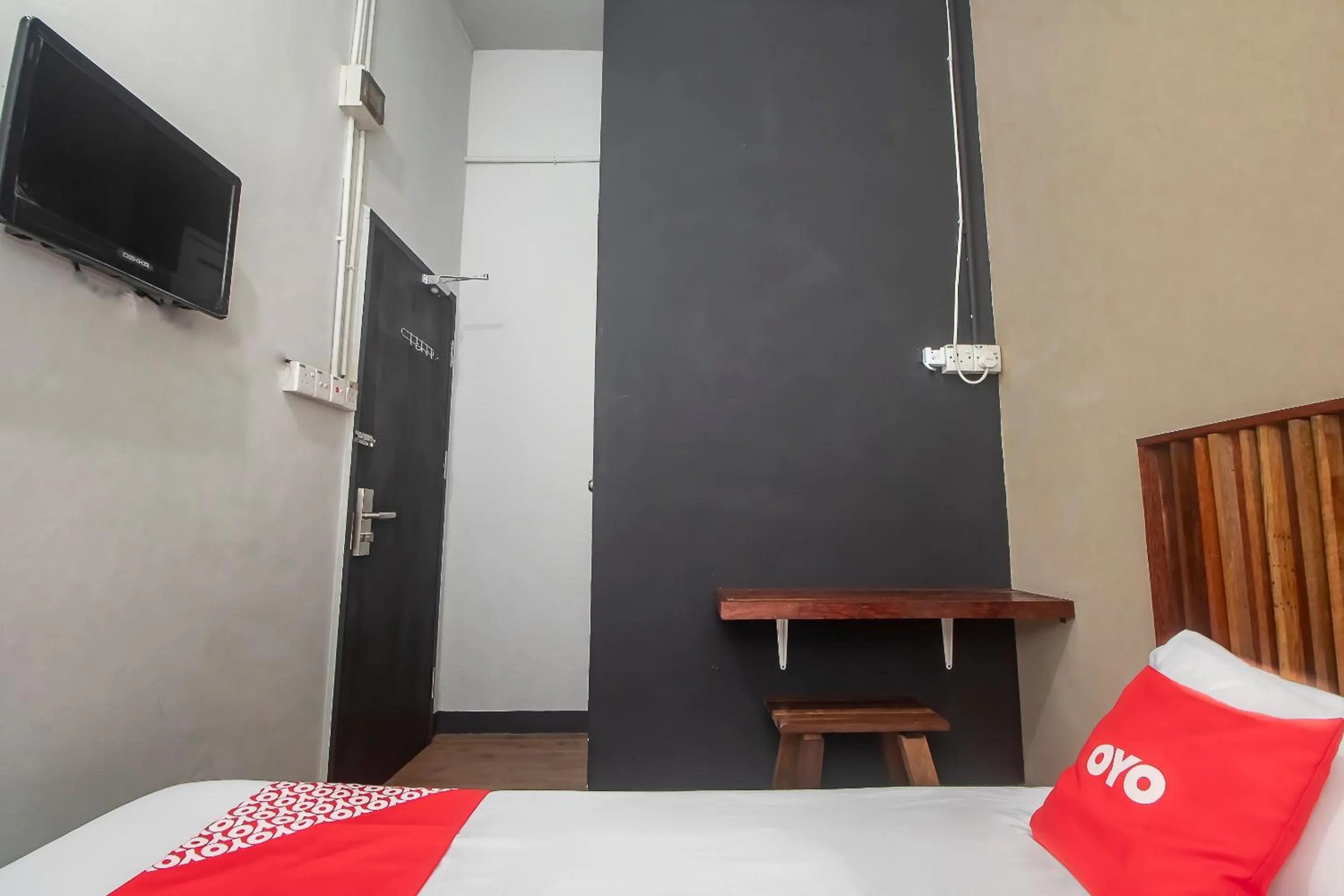 Bedroom, Bed in Hotel O Hi Inn 3