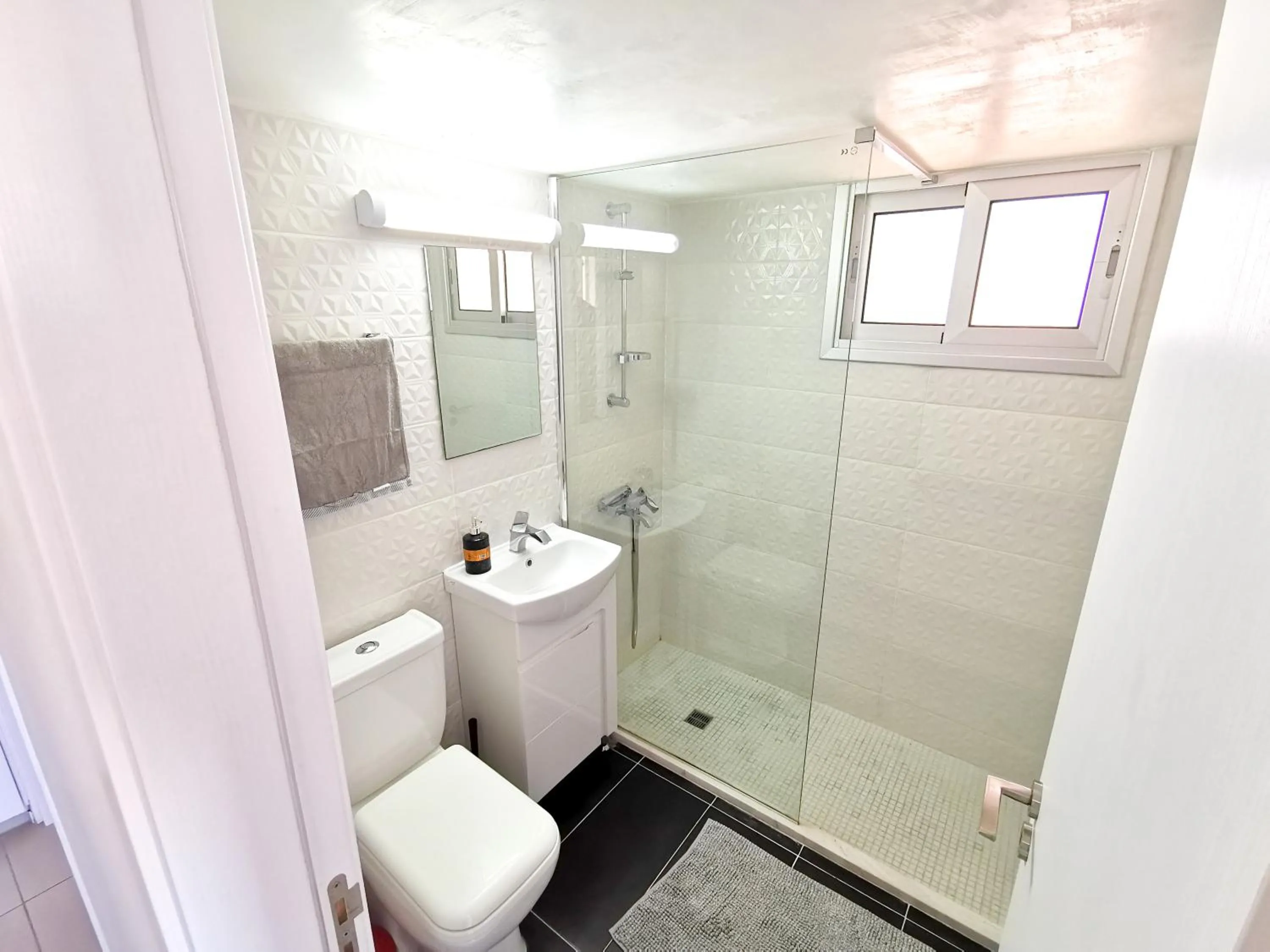 Bathroom in Mackenzie Seaview Paradise