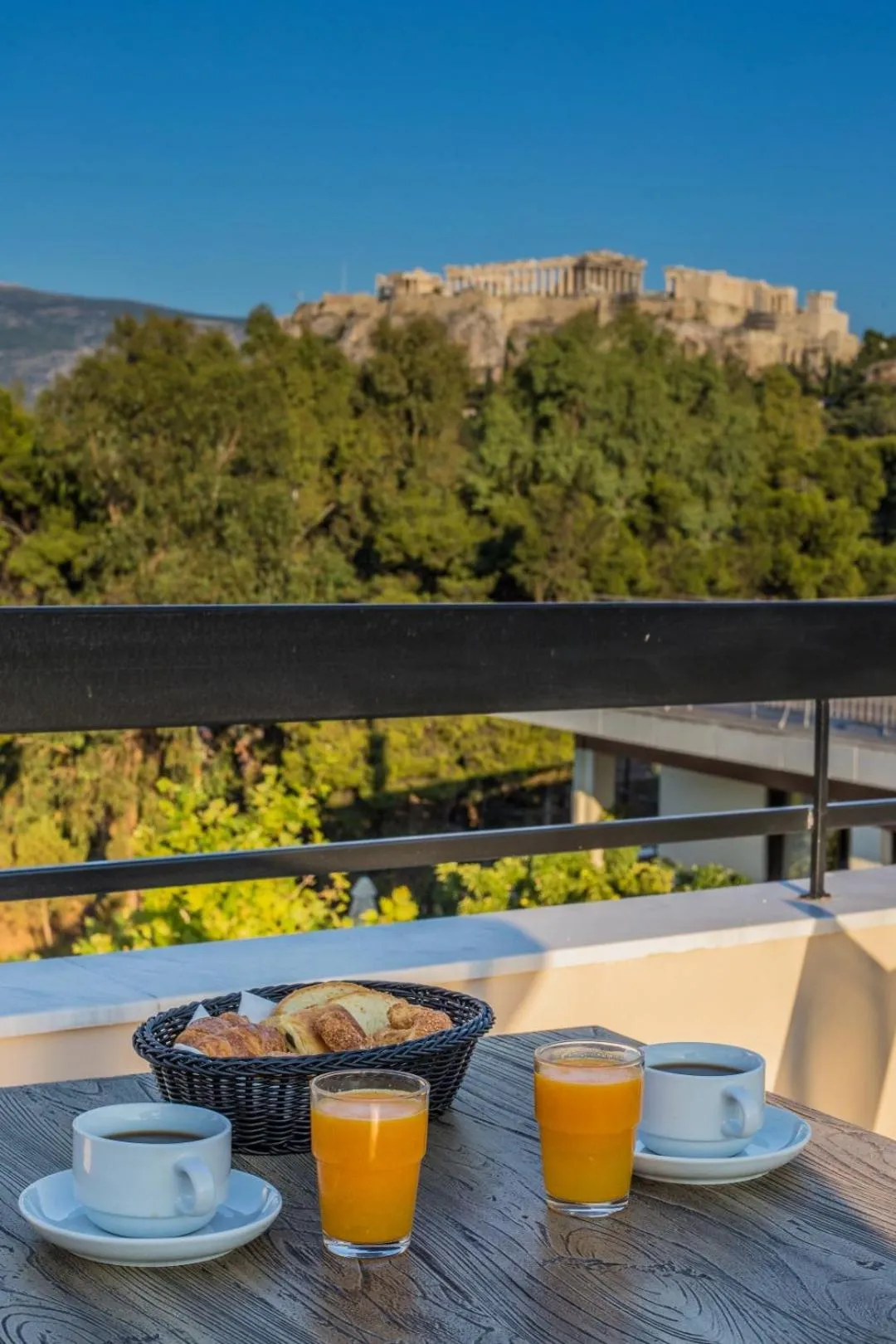 Restaurant/places to eat in Acropolis Vision