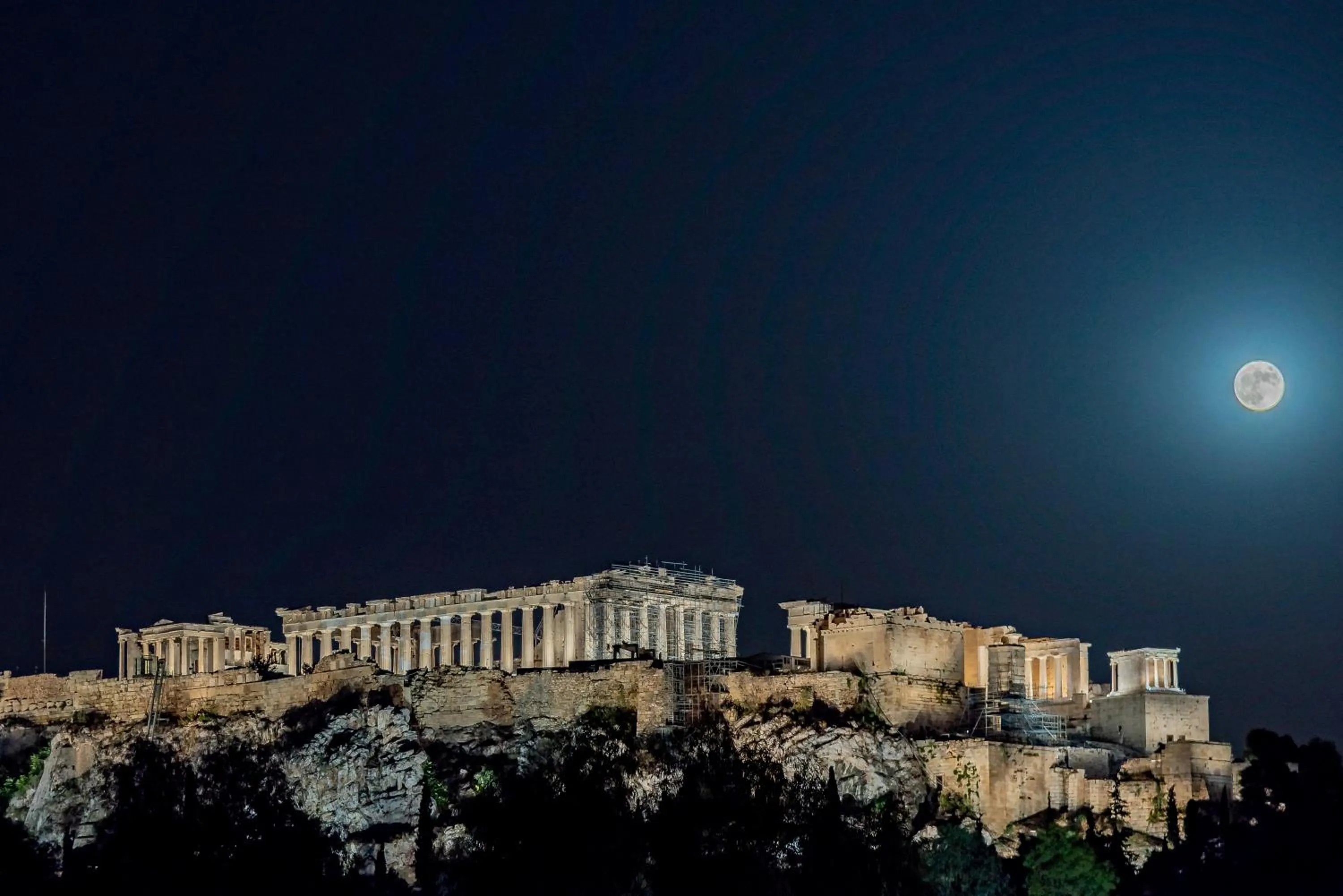 Restaurant/places to eat in Acropolis Vision