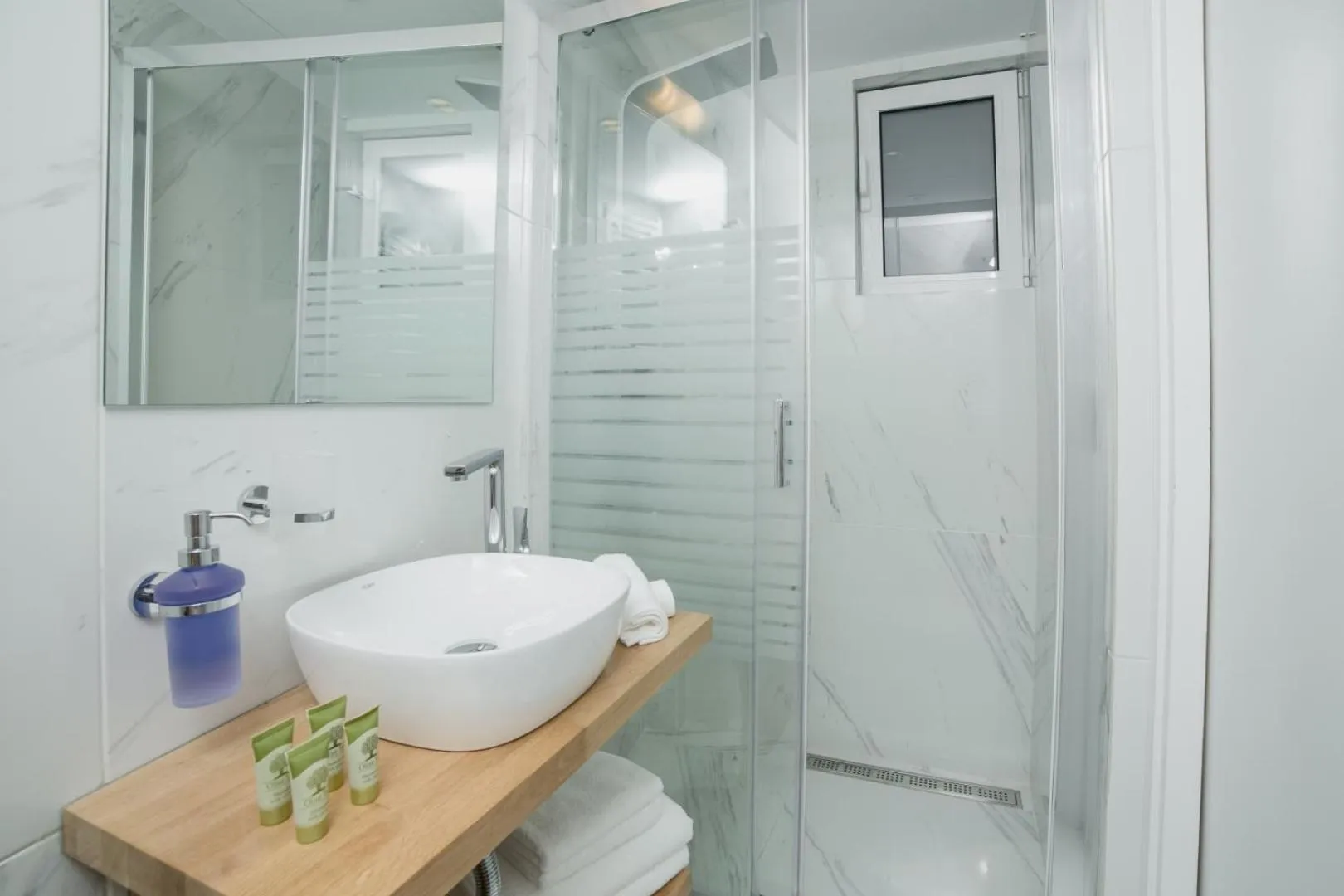 Bathroom in Acropolis Vision