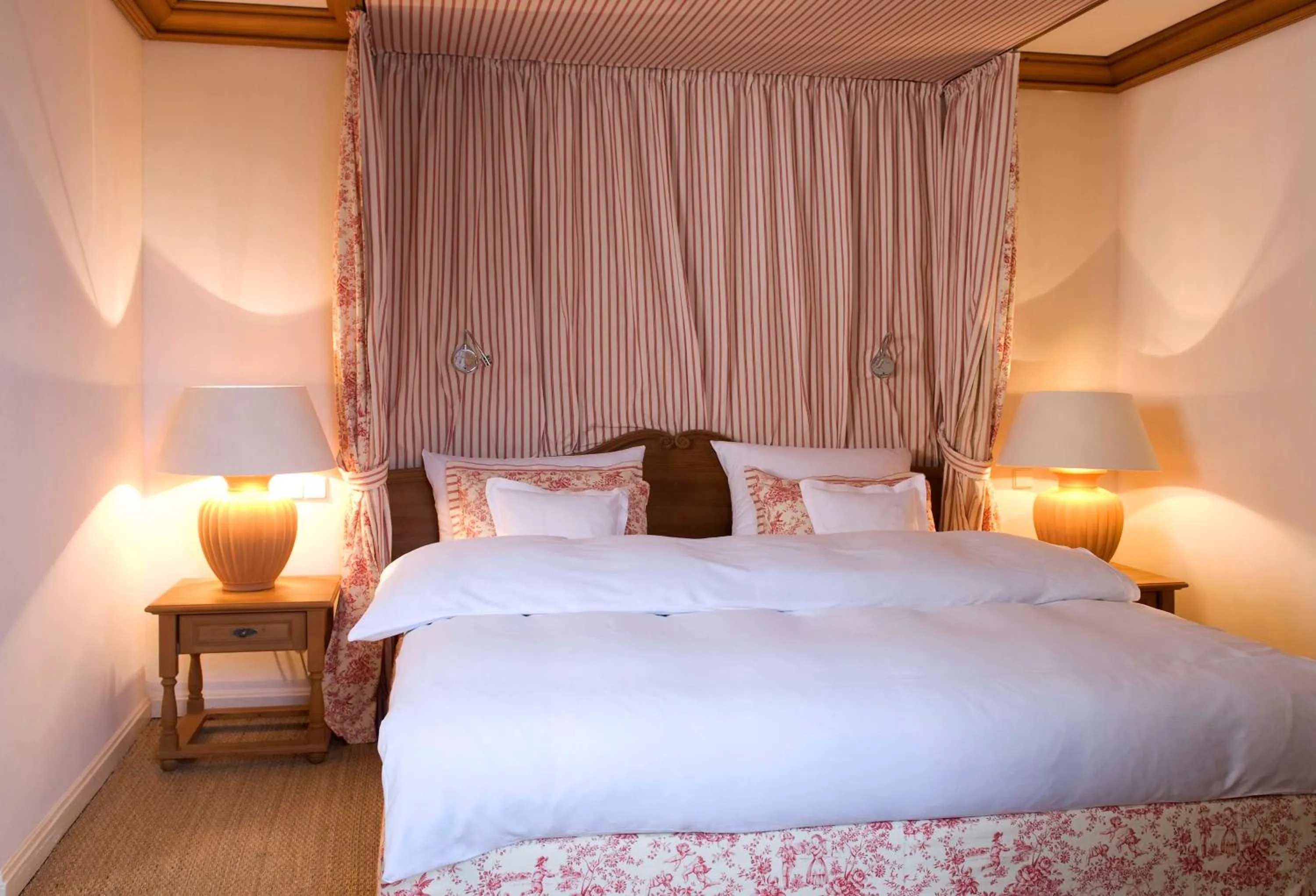 Bed in Brauereigasthof-Hotel Aying