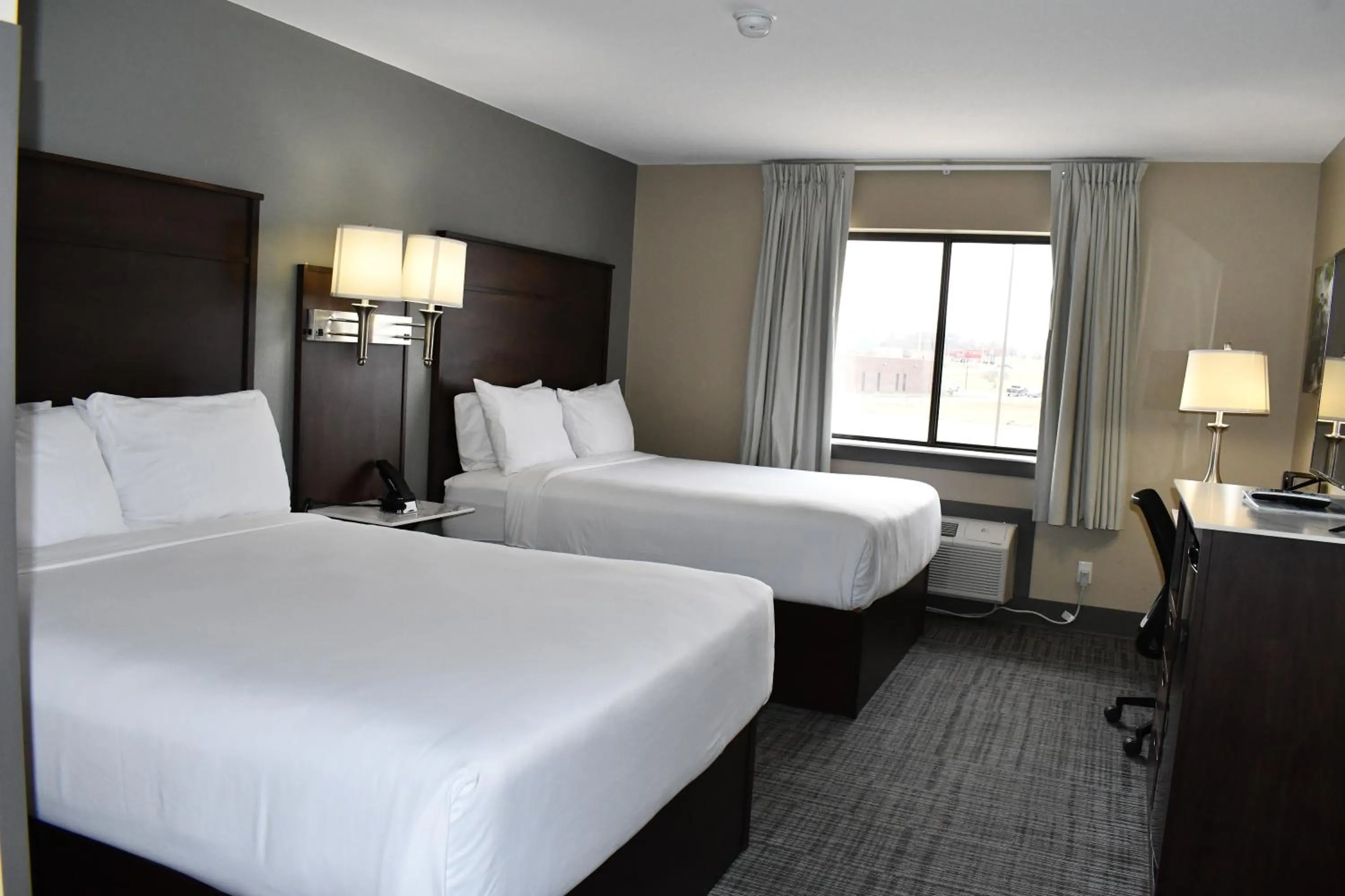 Bedroom, Bed in Cobblestone Inn & Suites - Trenton