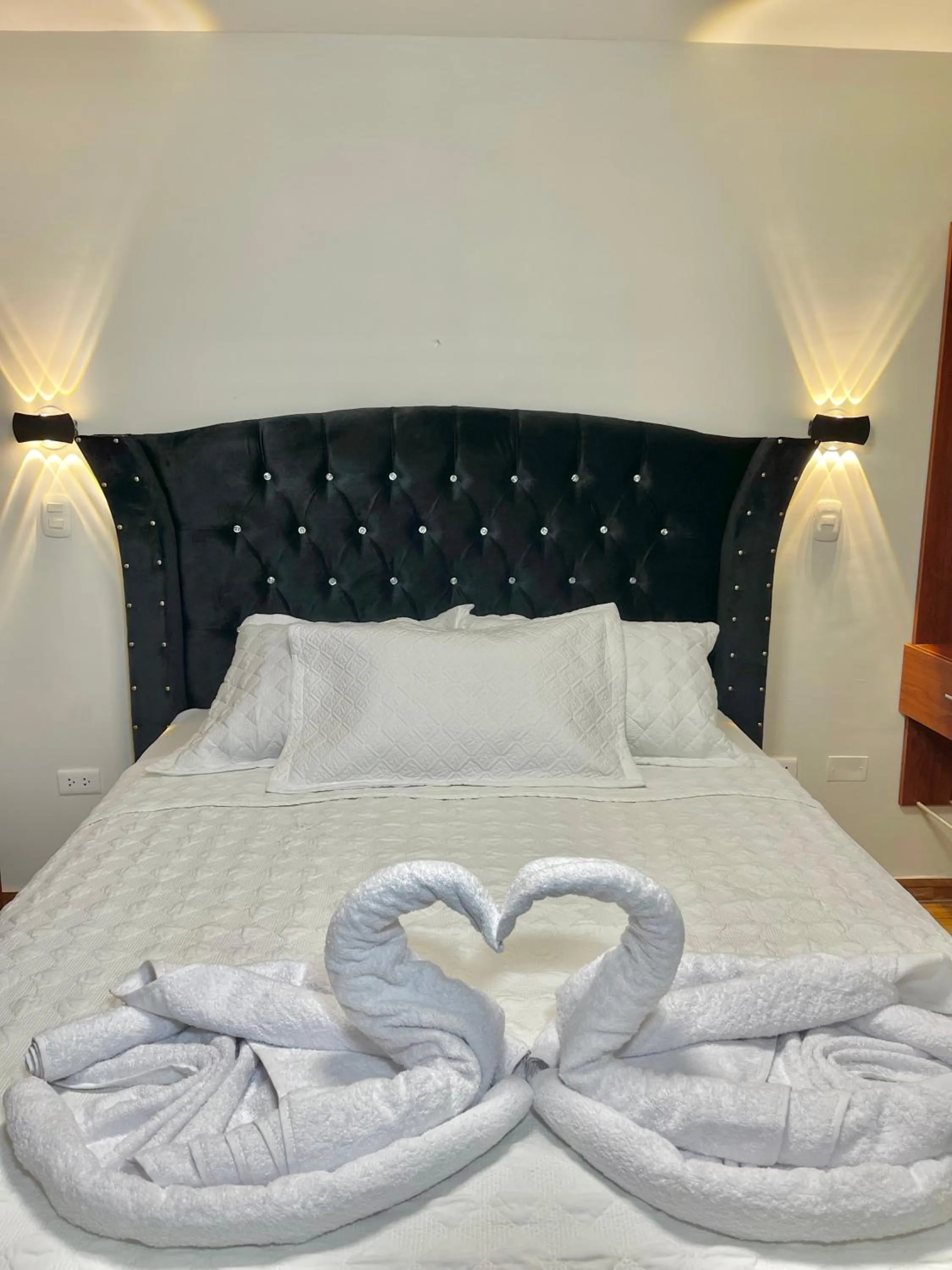 Bed in Jultom Inn Hotel & Suites