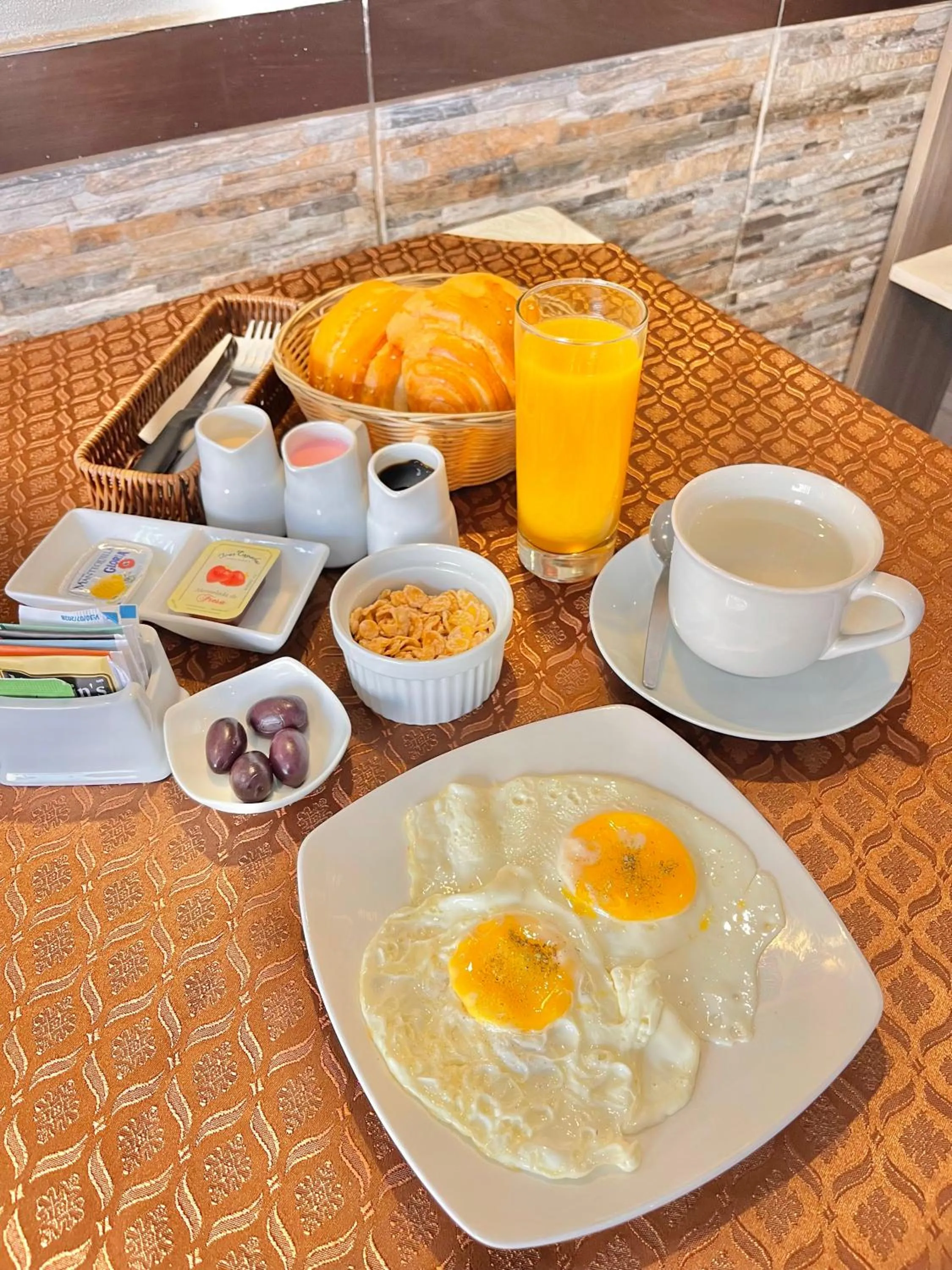 Breakfast in Jultom Inn Hotel & Suites