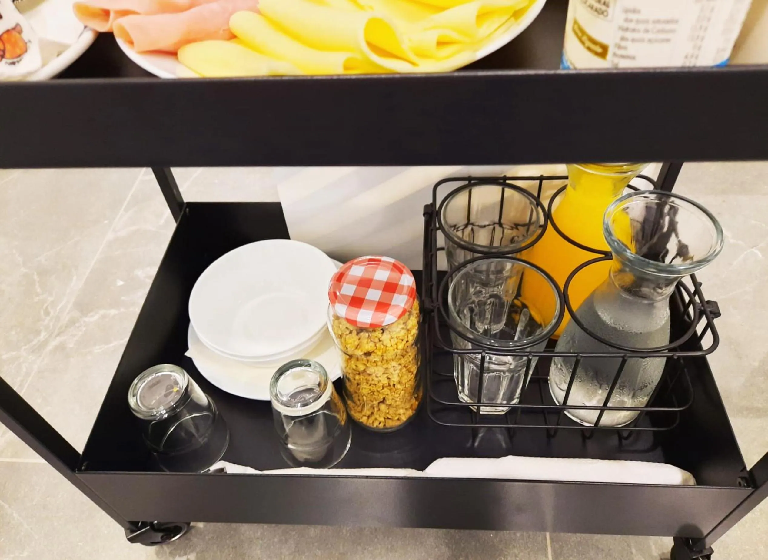 Breakfast in The Postcard Avenue