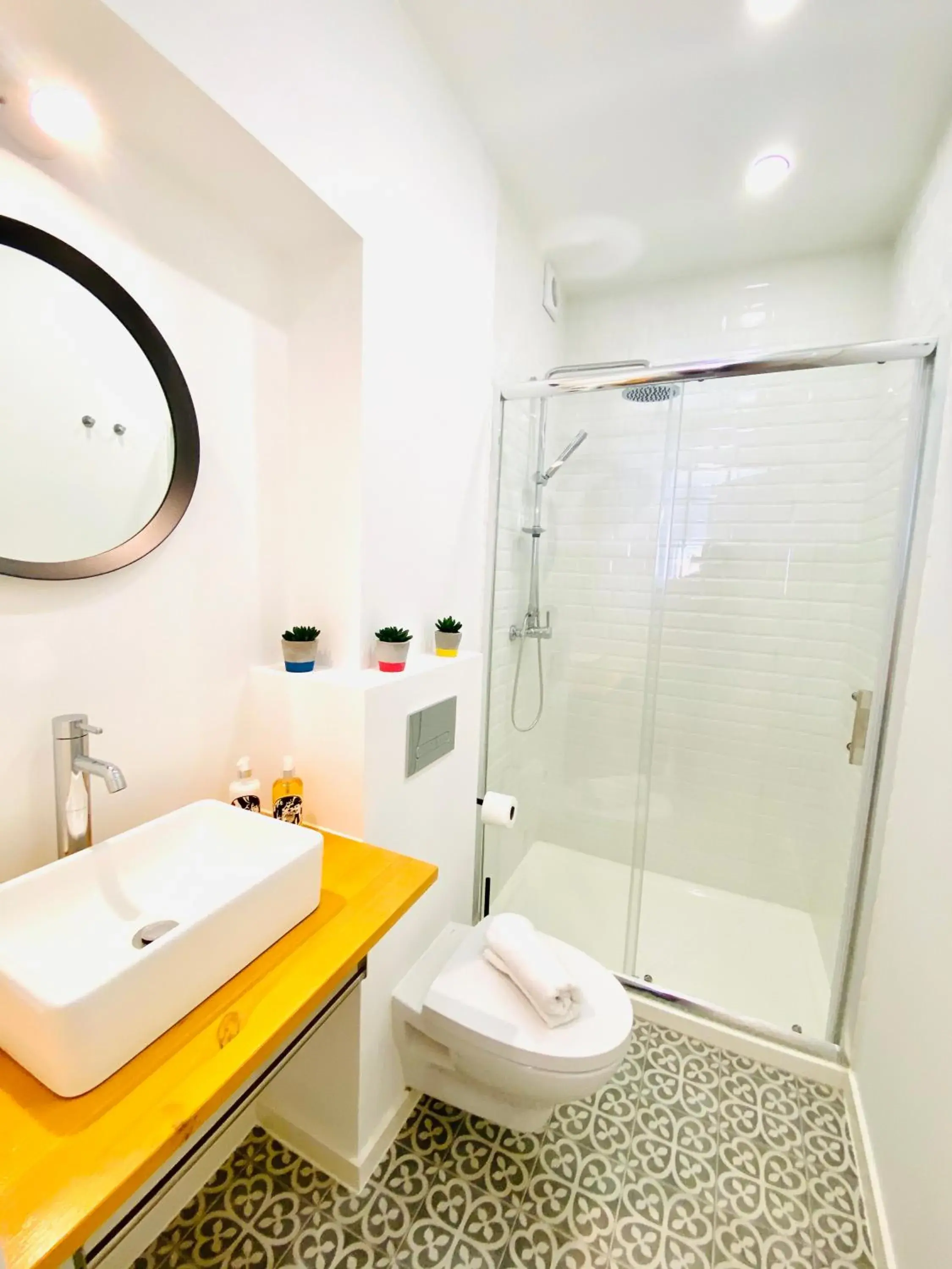 Deluxe Double or Twin Room with Balcony in The Postcard Avenue Deluxe Double or Twin Room with Balcony in The Postcard Avenue