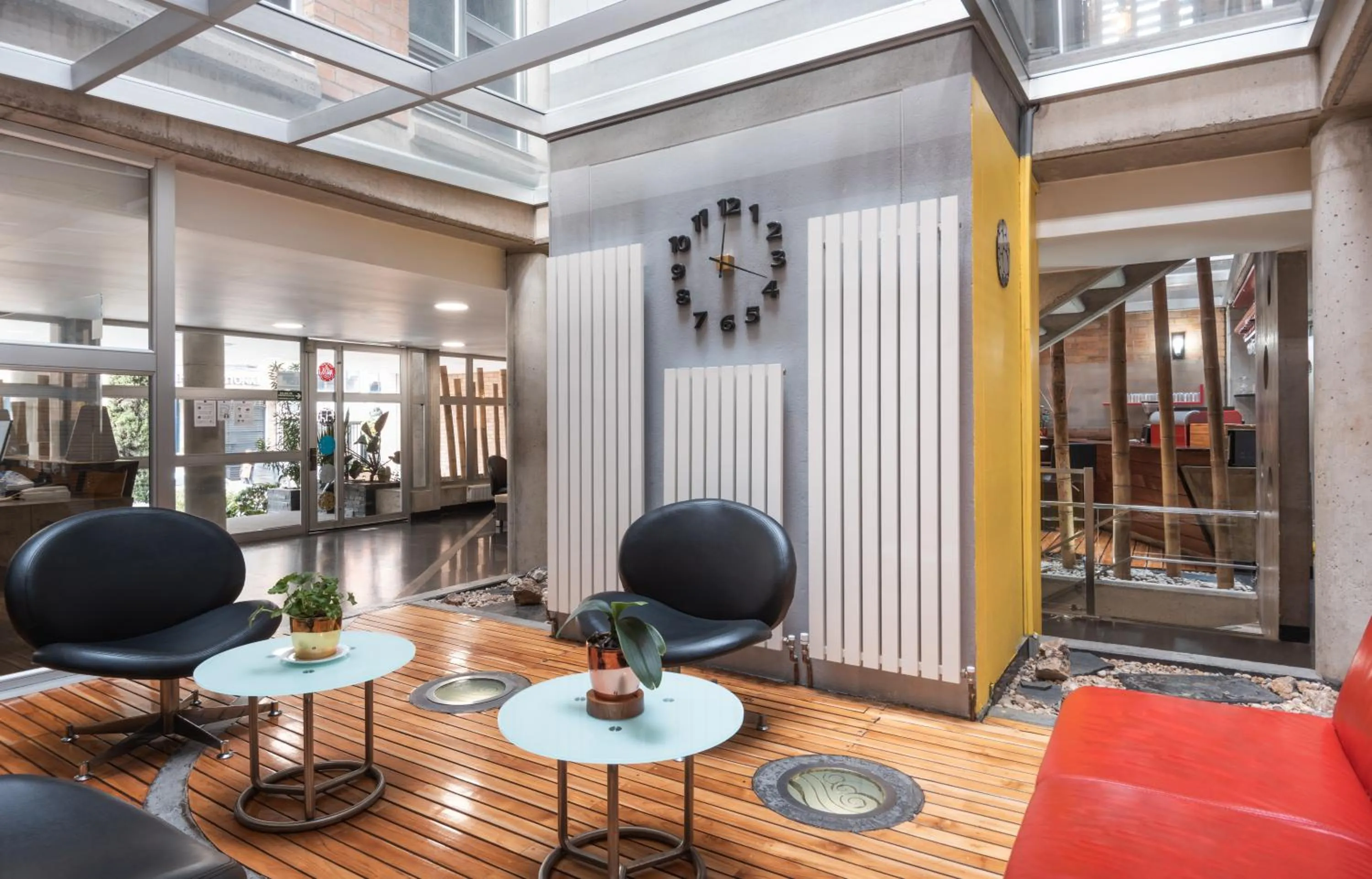 Living room in Hotel 5 Elementos Corferias by HBP