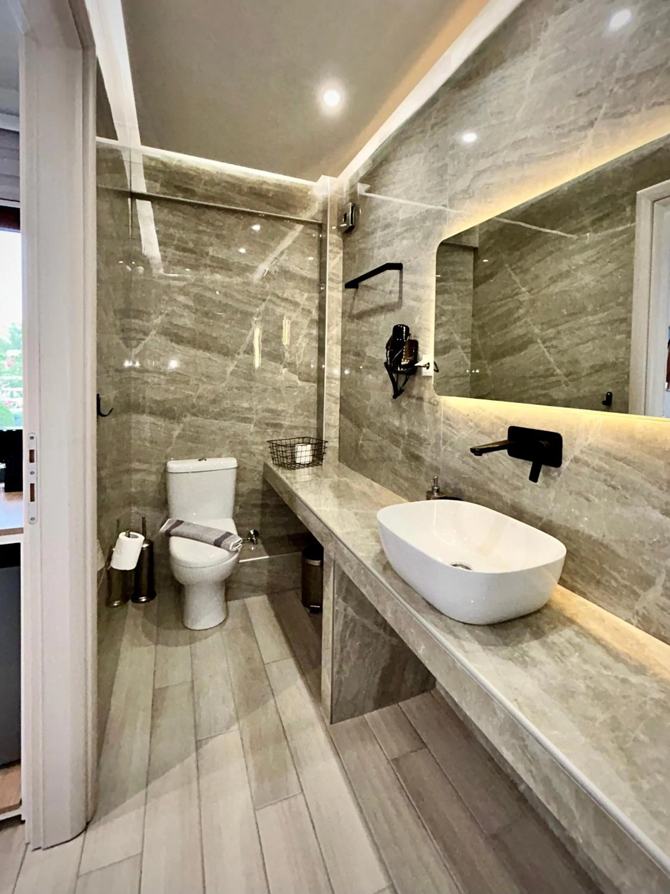 Shower in PORTO PORTES suites