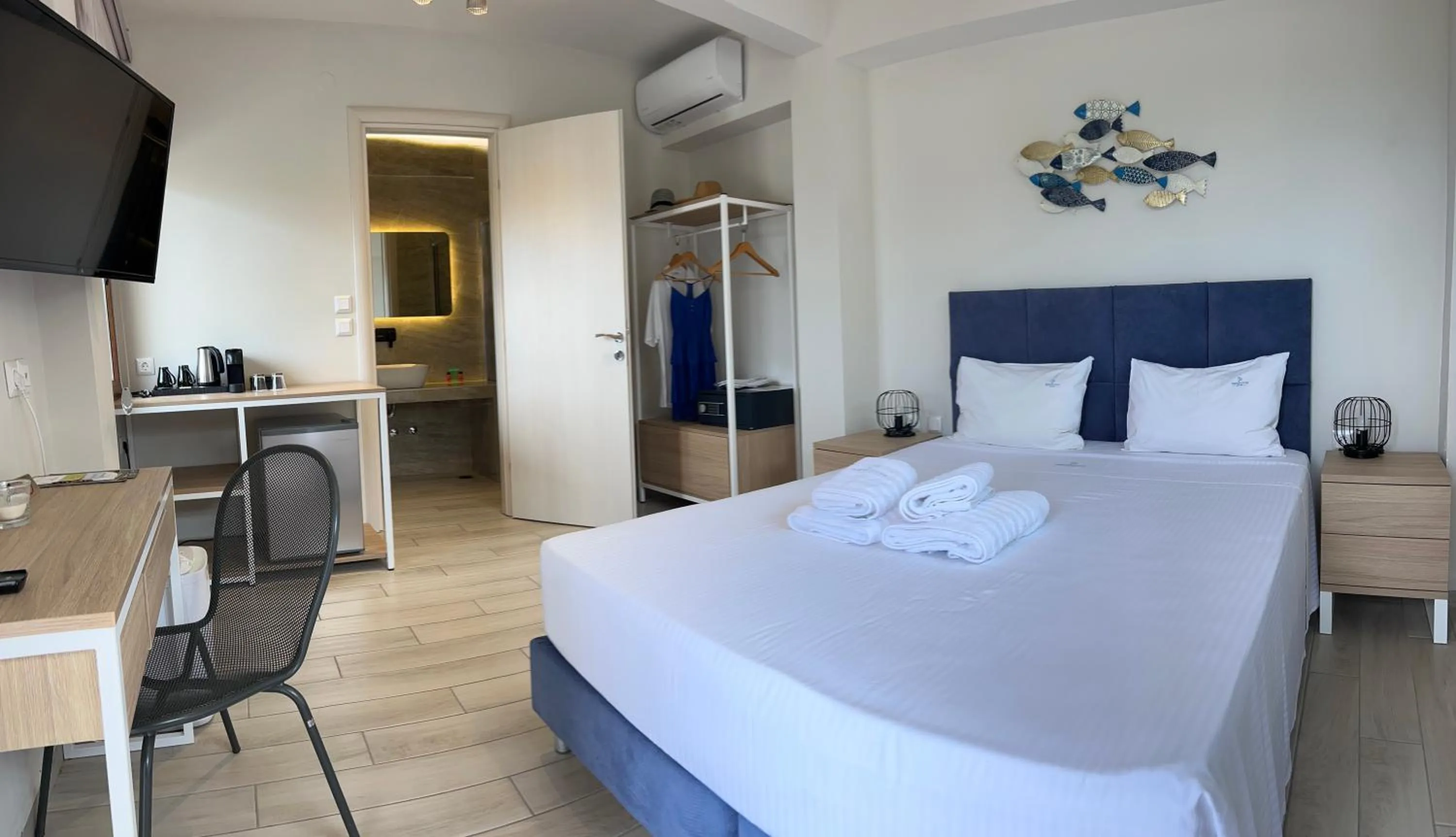 Photo of the whole room in PORTO PORTES suites