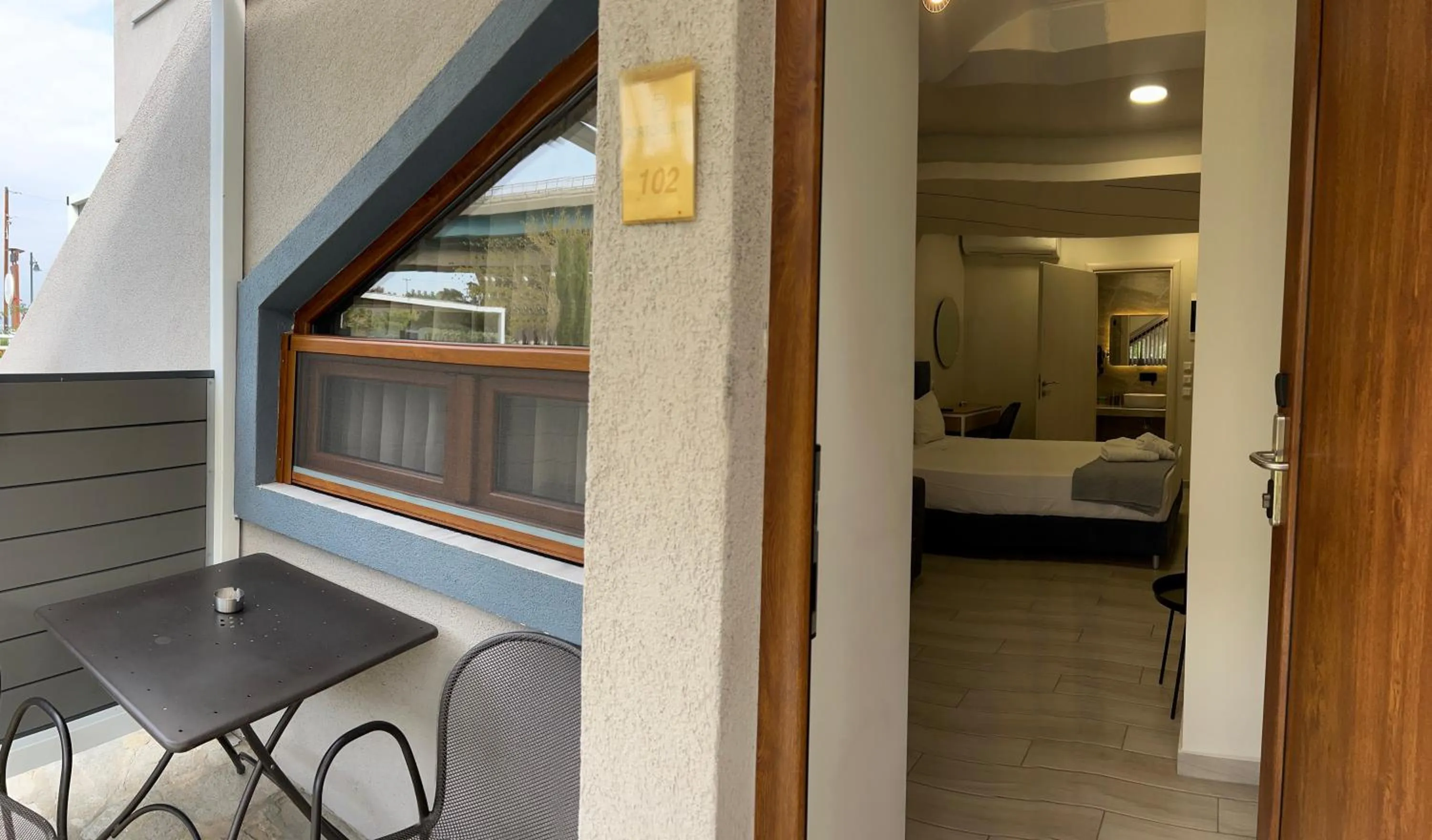 Photo of the whole room in PORTO PORTES suites