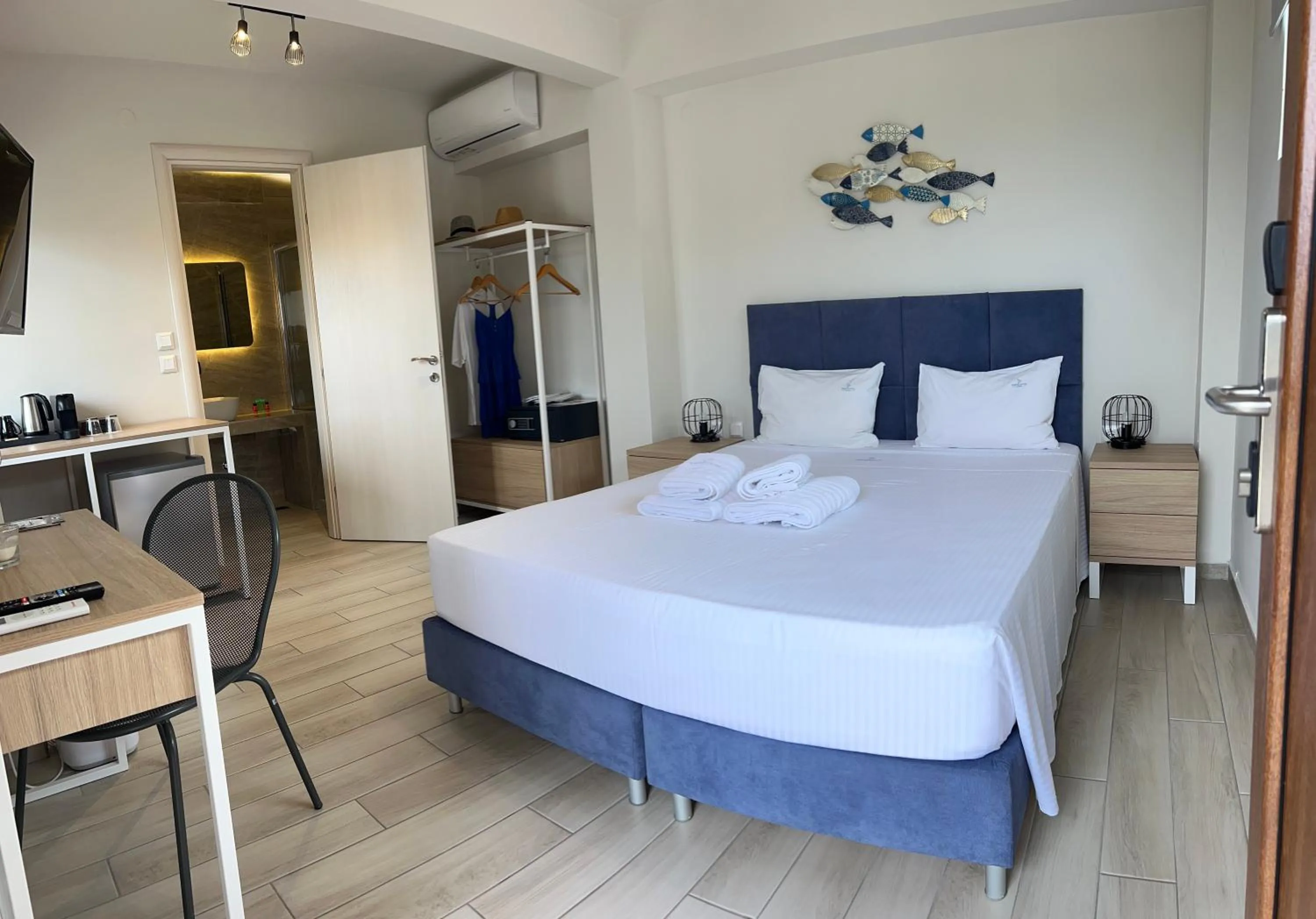 Photo of the whole room in PORTO PORTES suites