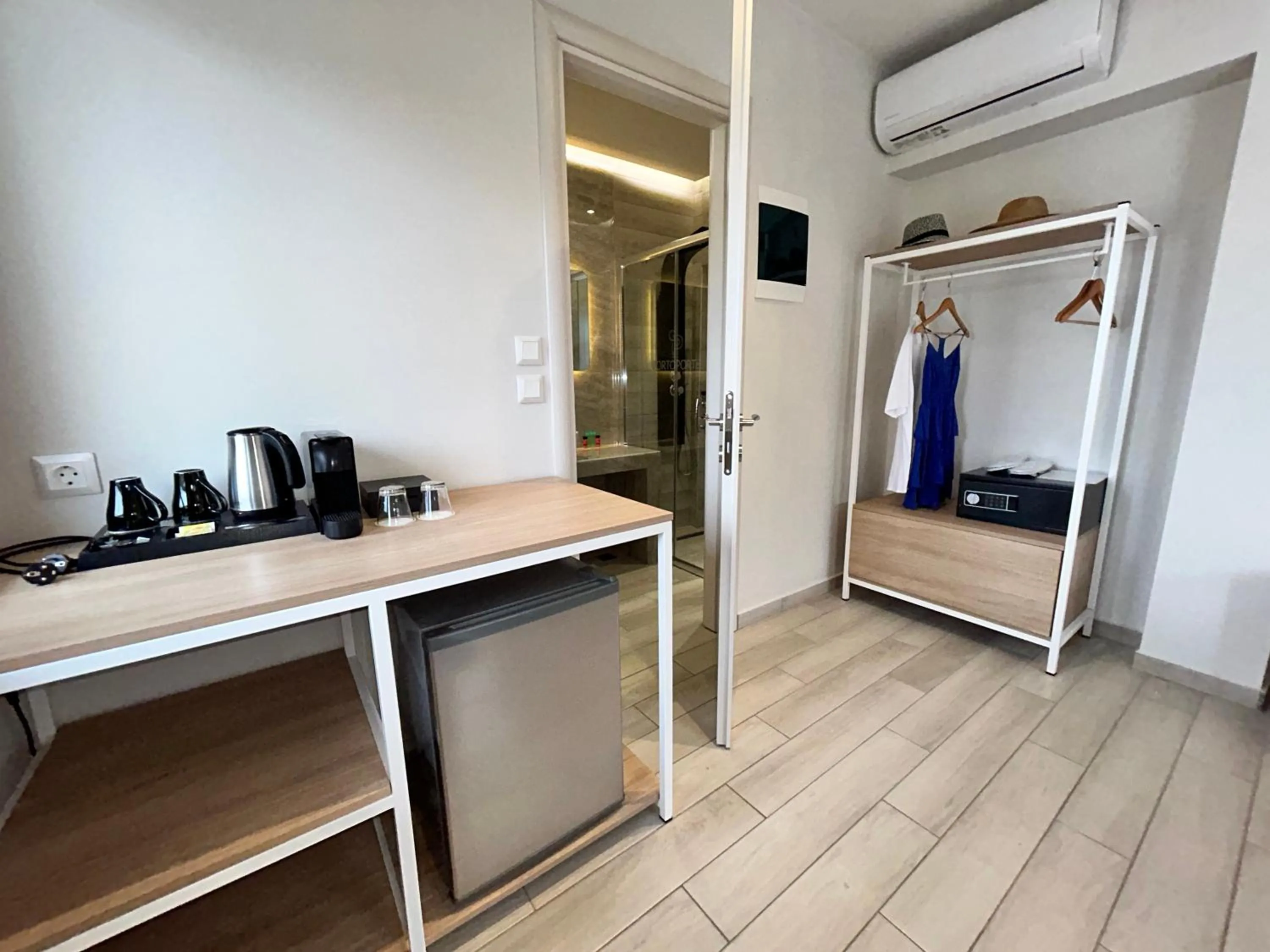 Coffee/tea facilities in PORTO PORTES suites