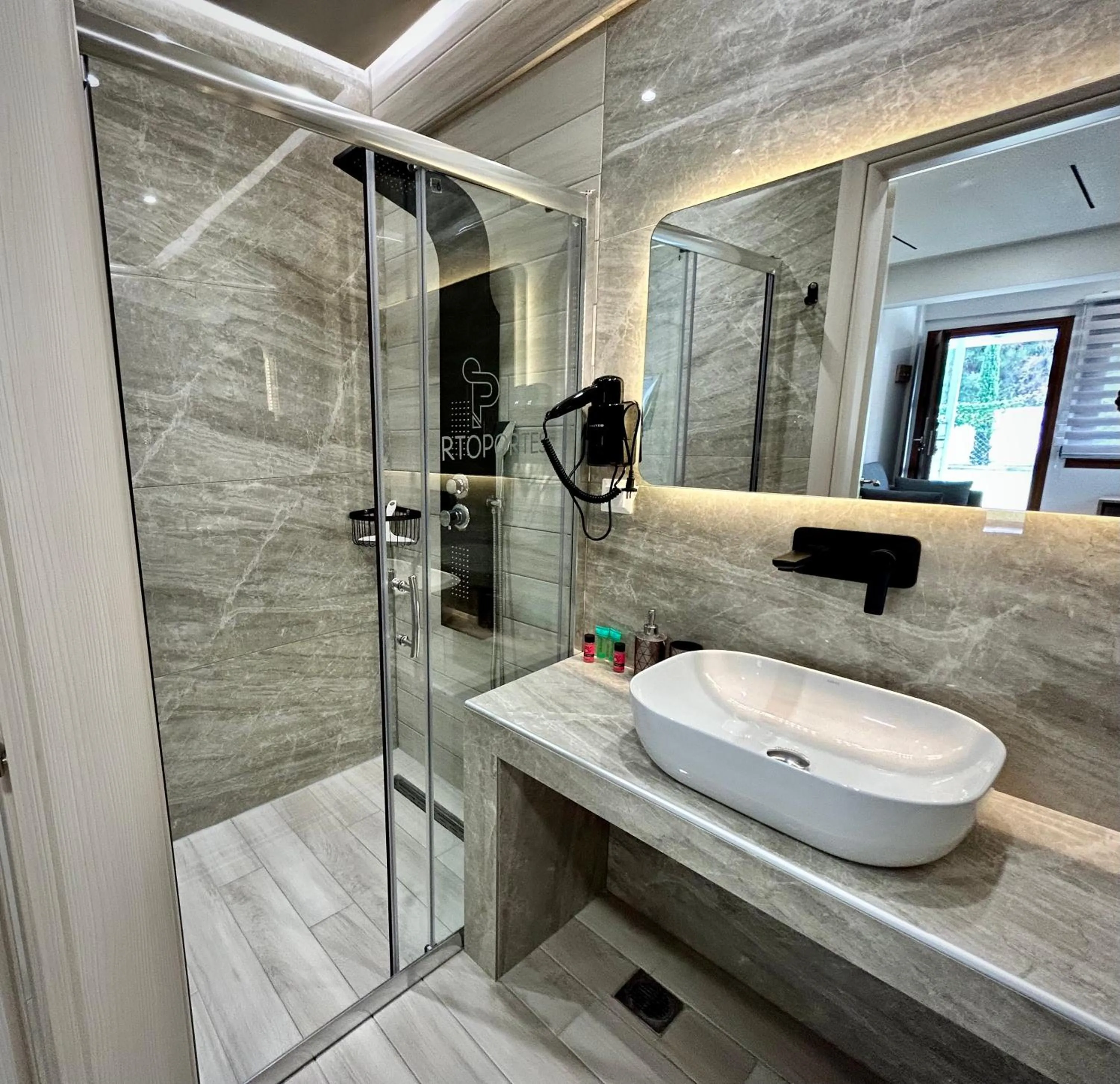 Shower in PORTO PORTES suites