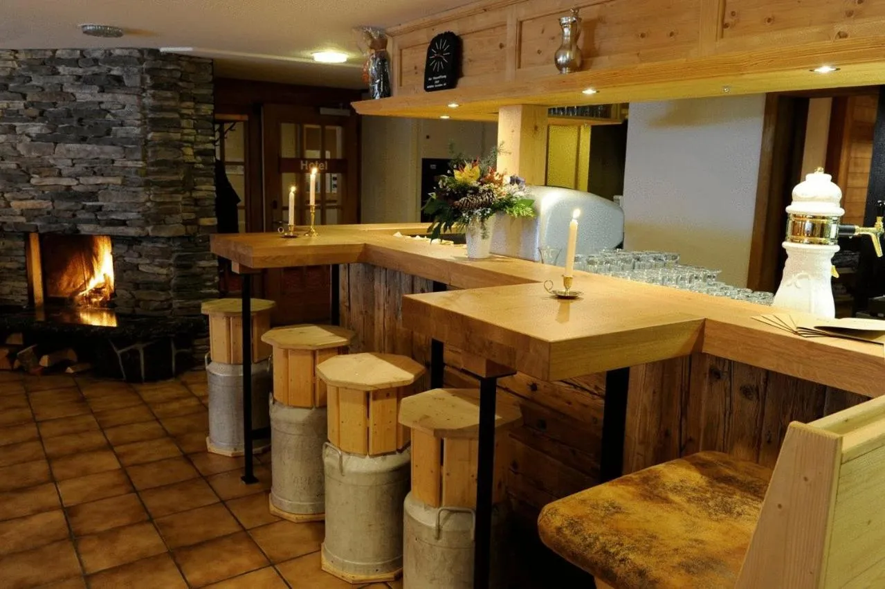 Lounge or bar in Hotel Schützen Lauterbrunnen