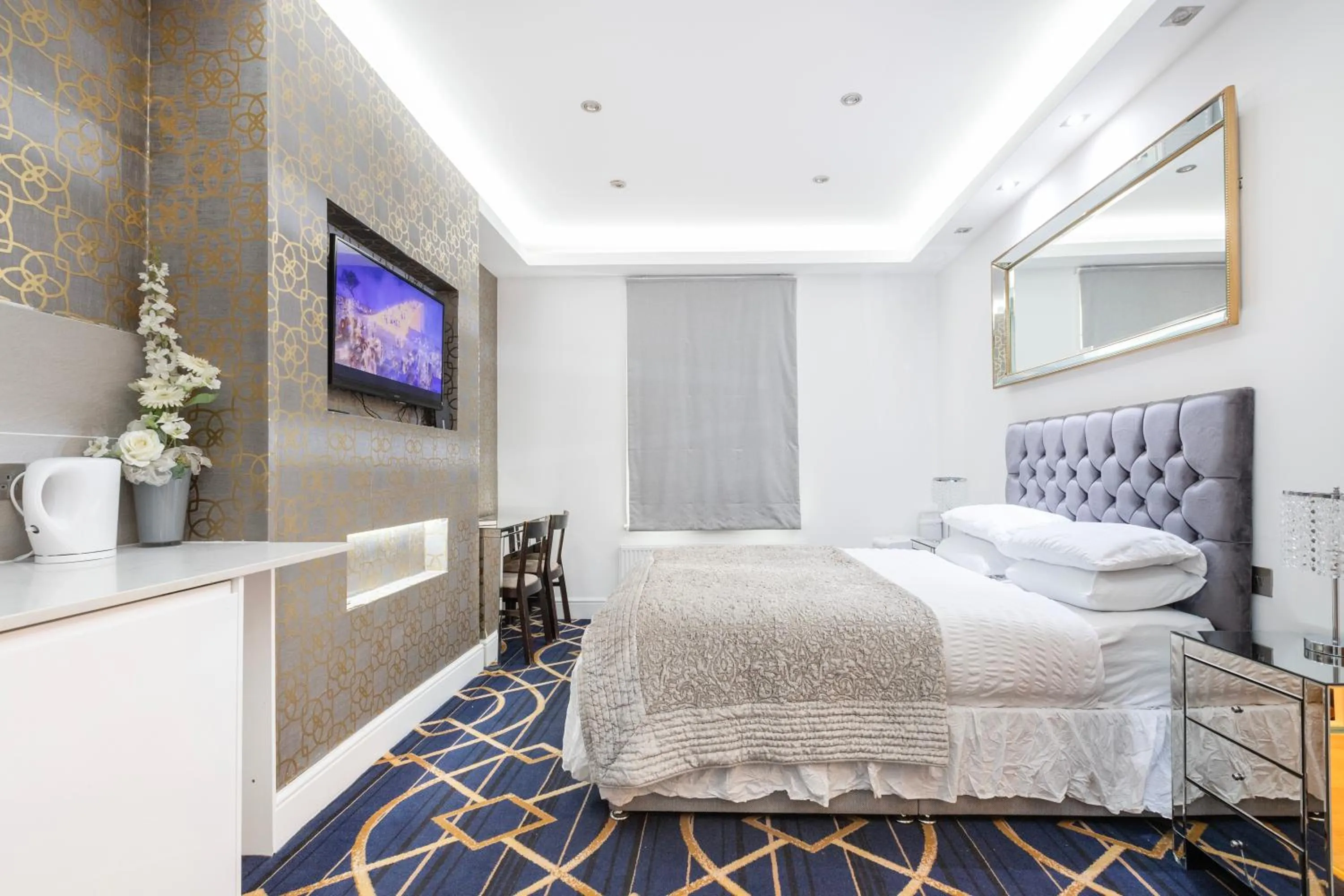 Bed in Marble Arch Mews Apart'hotel