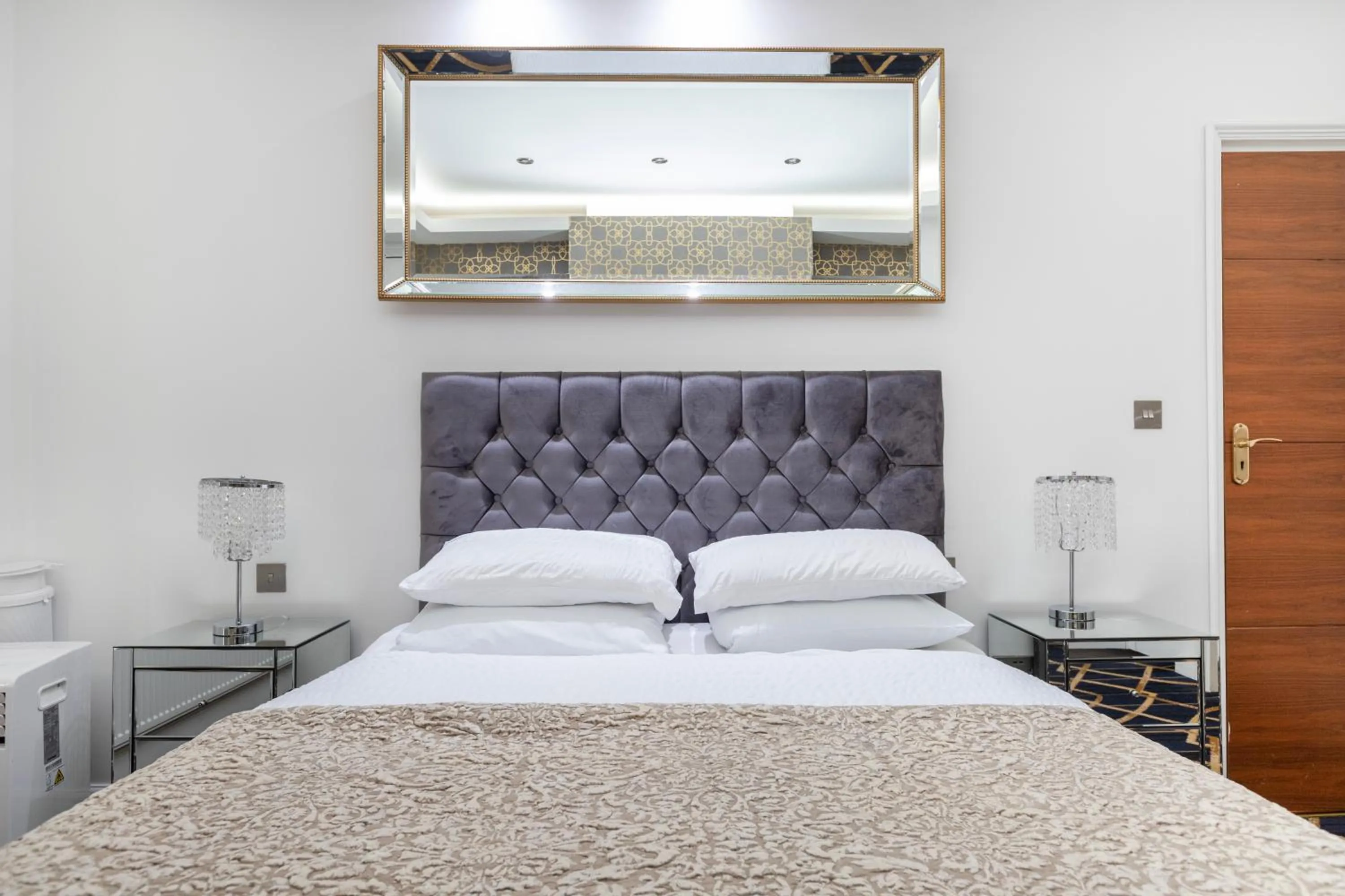 Bed in Marble Arch Mews Apart'hotel