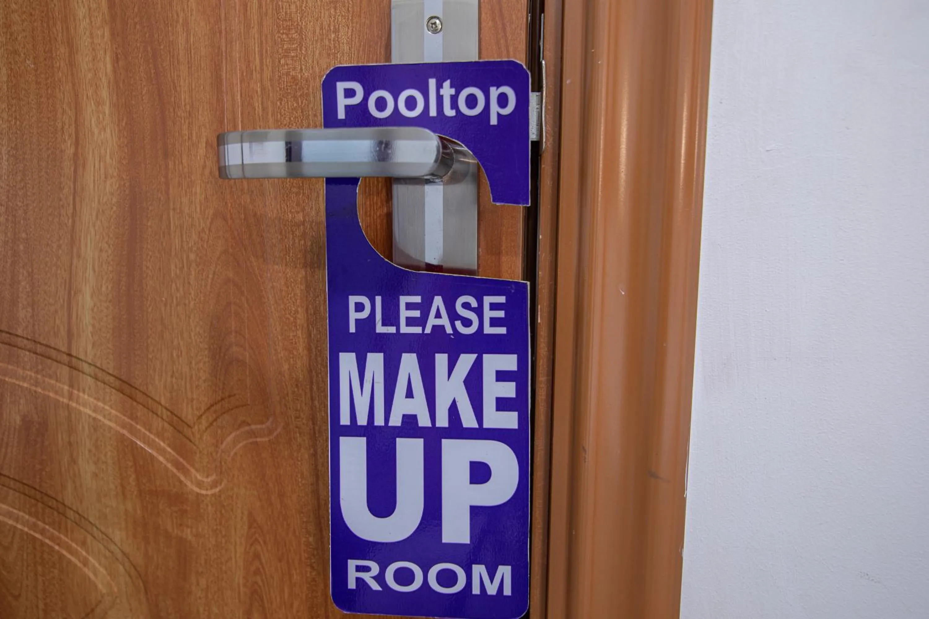 Text overlay in Pooltop Phnom Penh